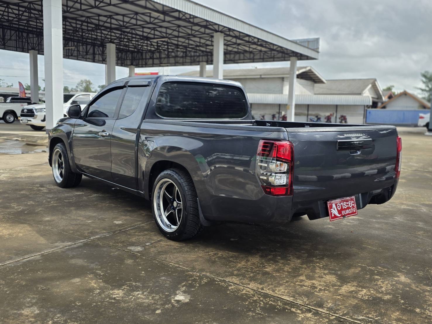 Car image 10