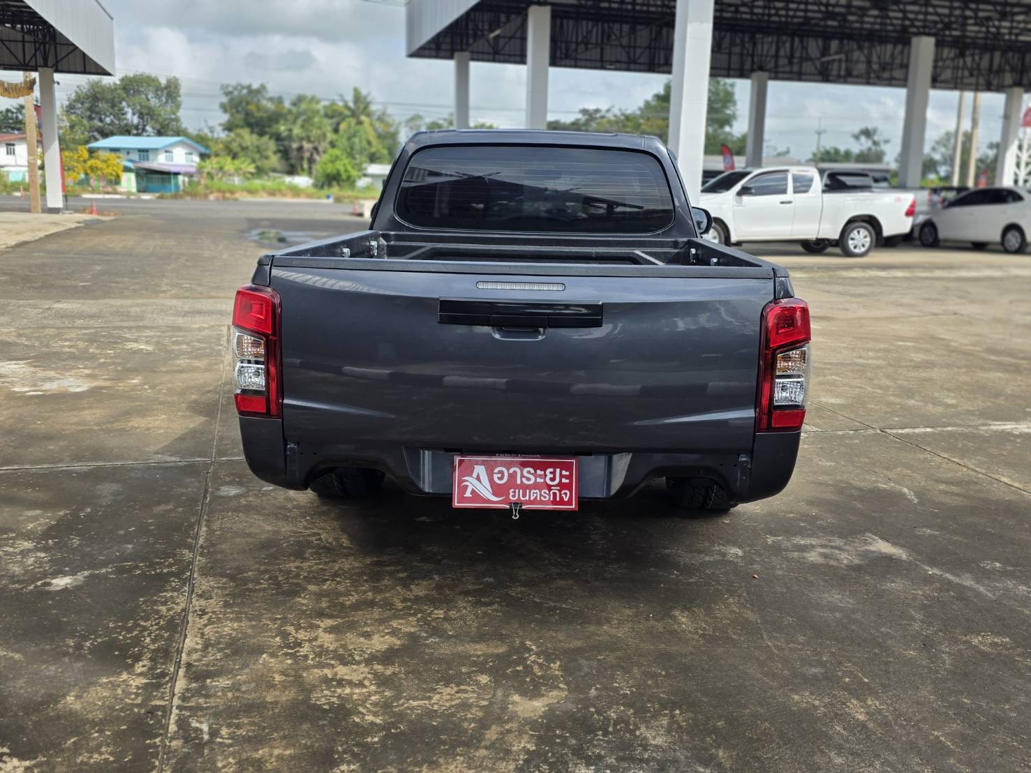 Car image 9