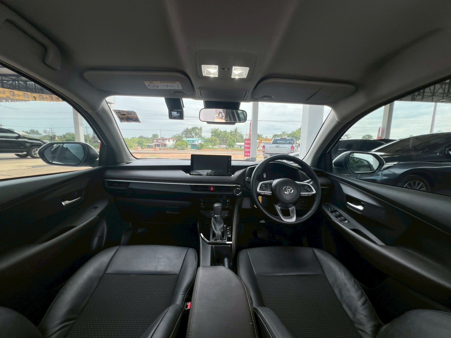 Car image 22