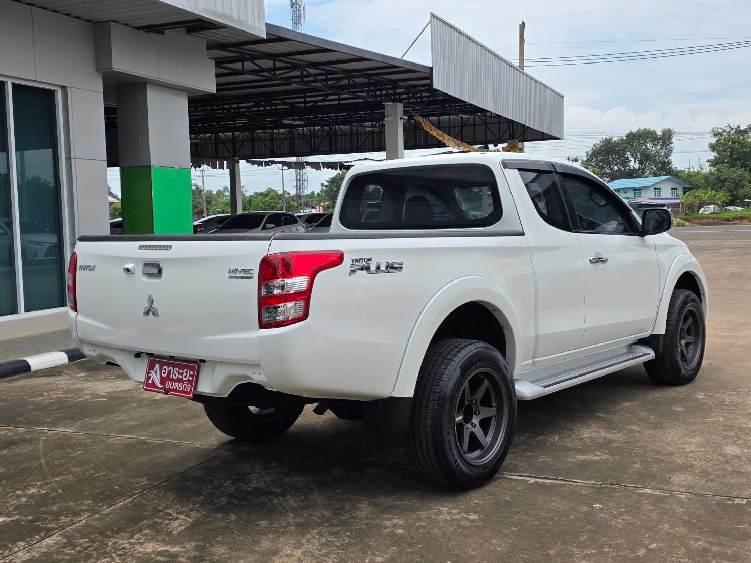 Car image 8