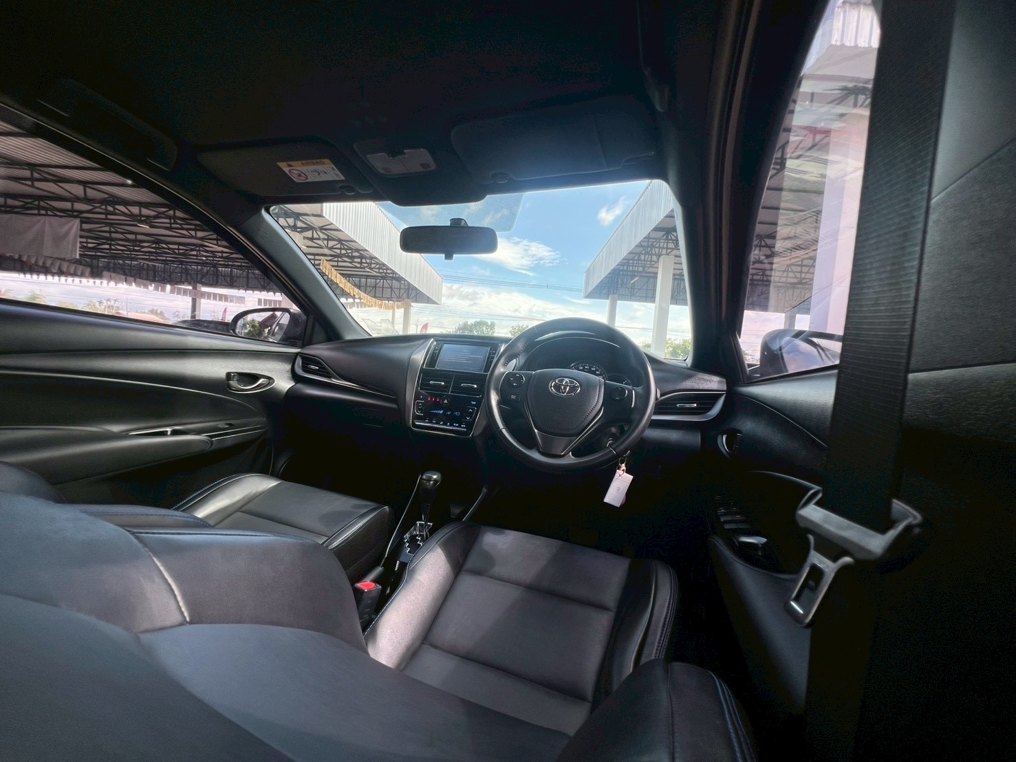 Car image 22