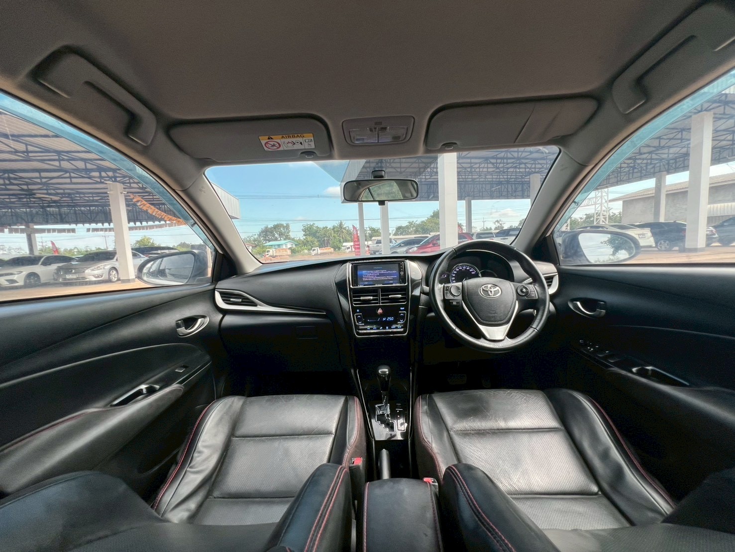 Car image 26