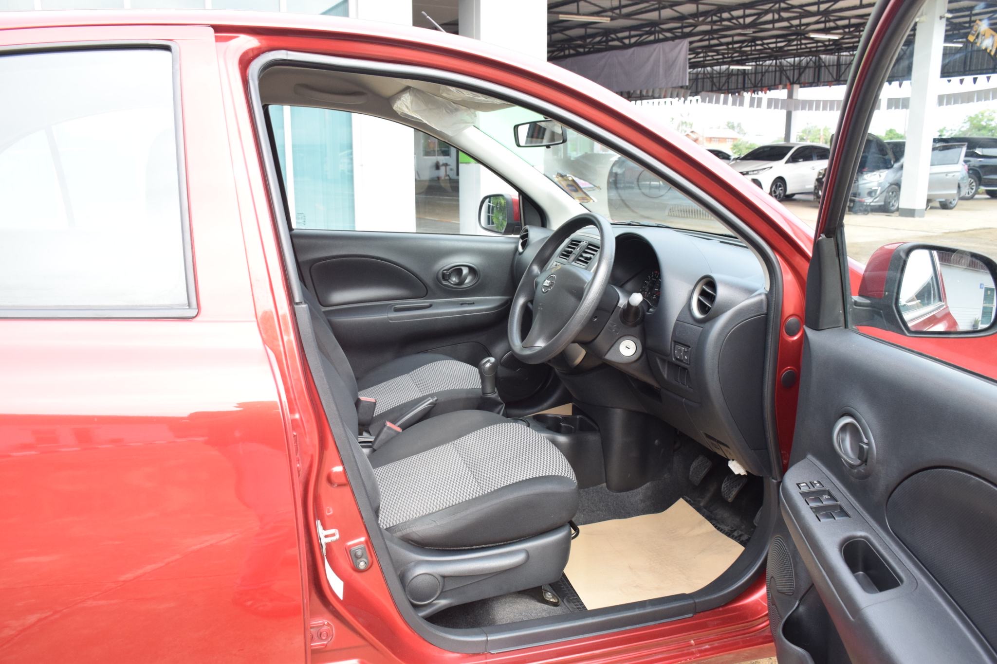 Car image 13