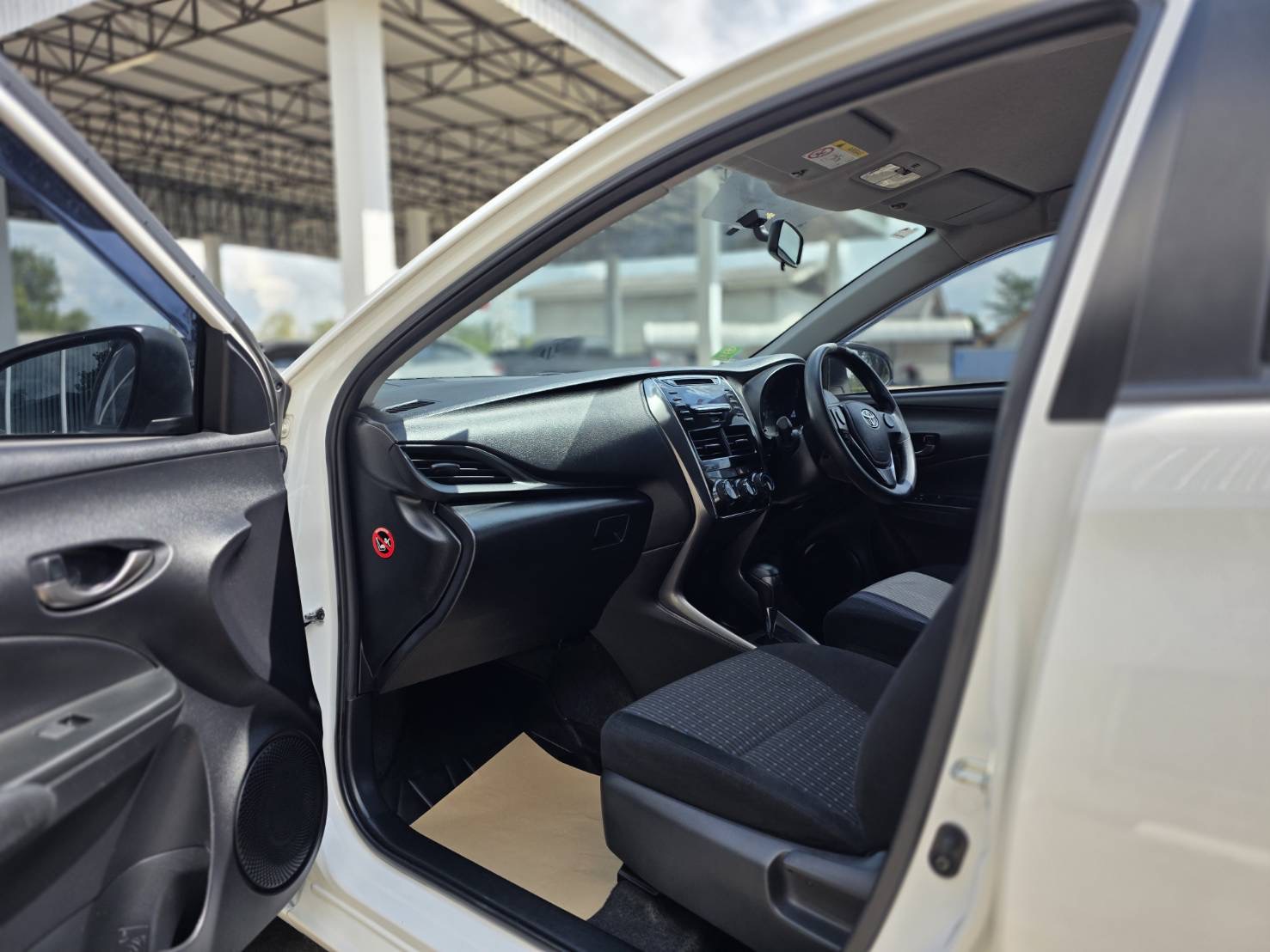 Car image 15