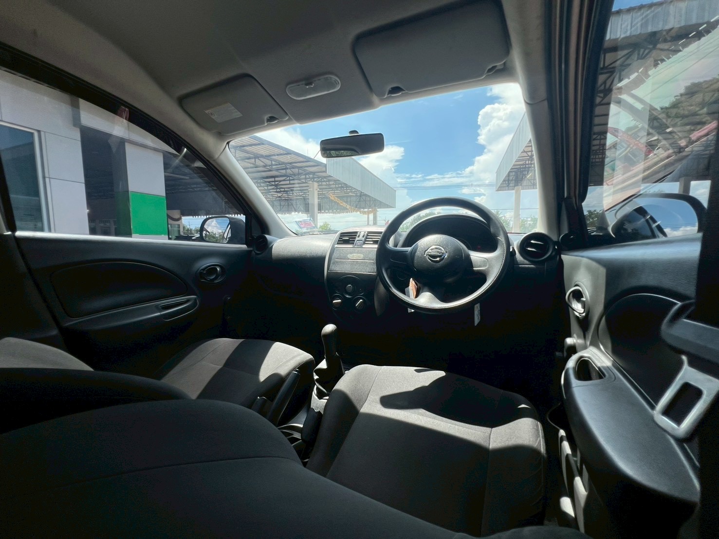 Car image 18