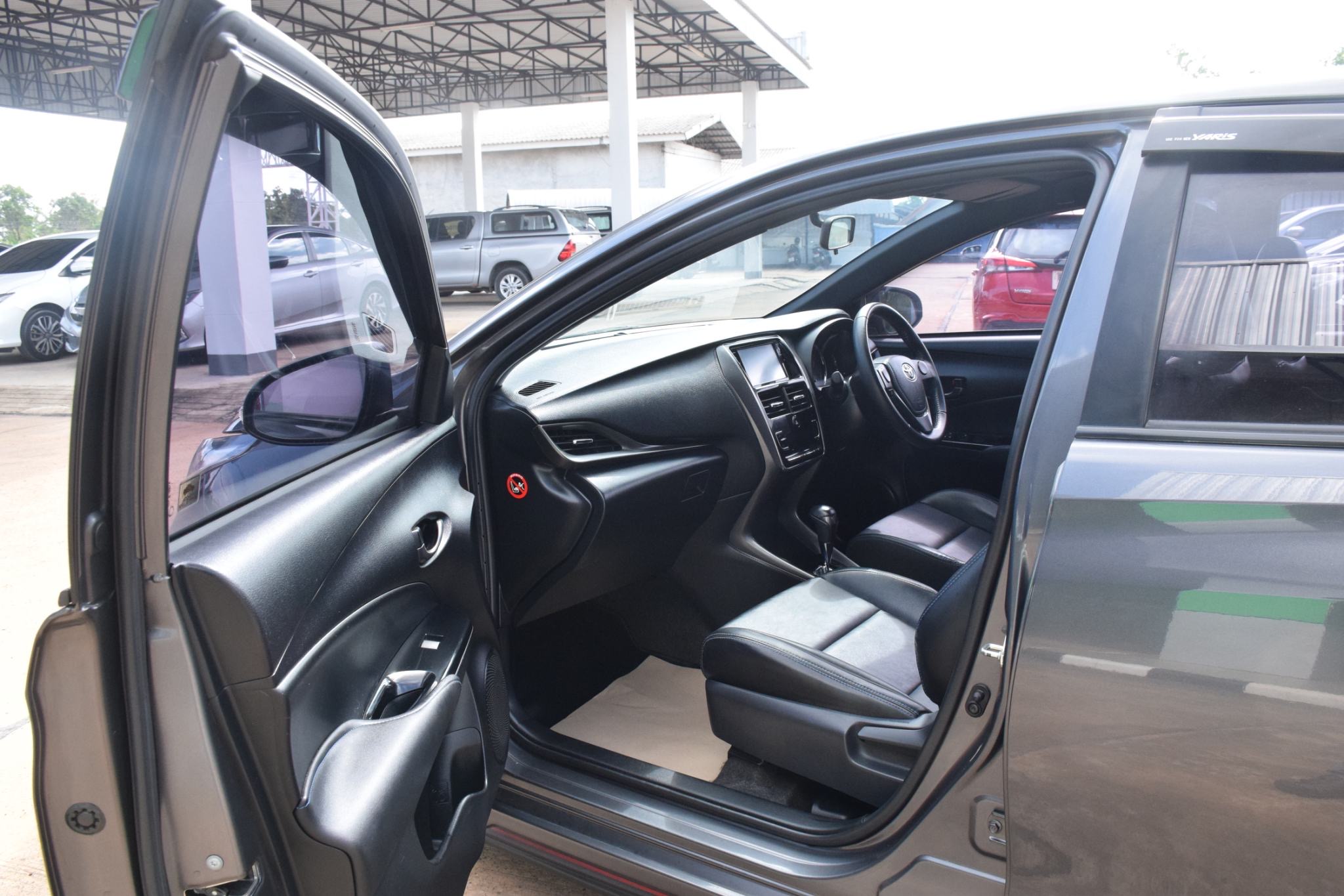 Car image 16