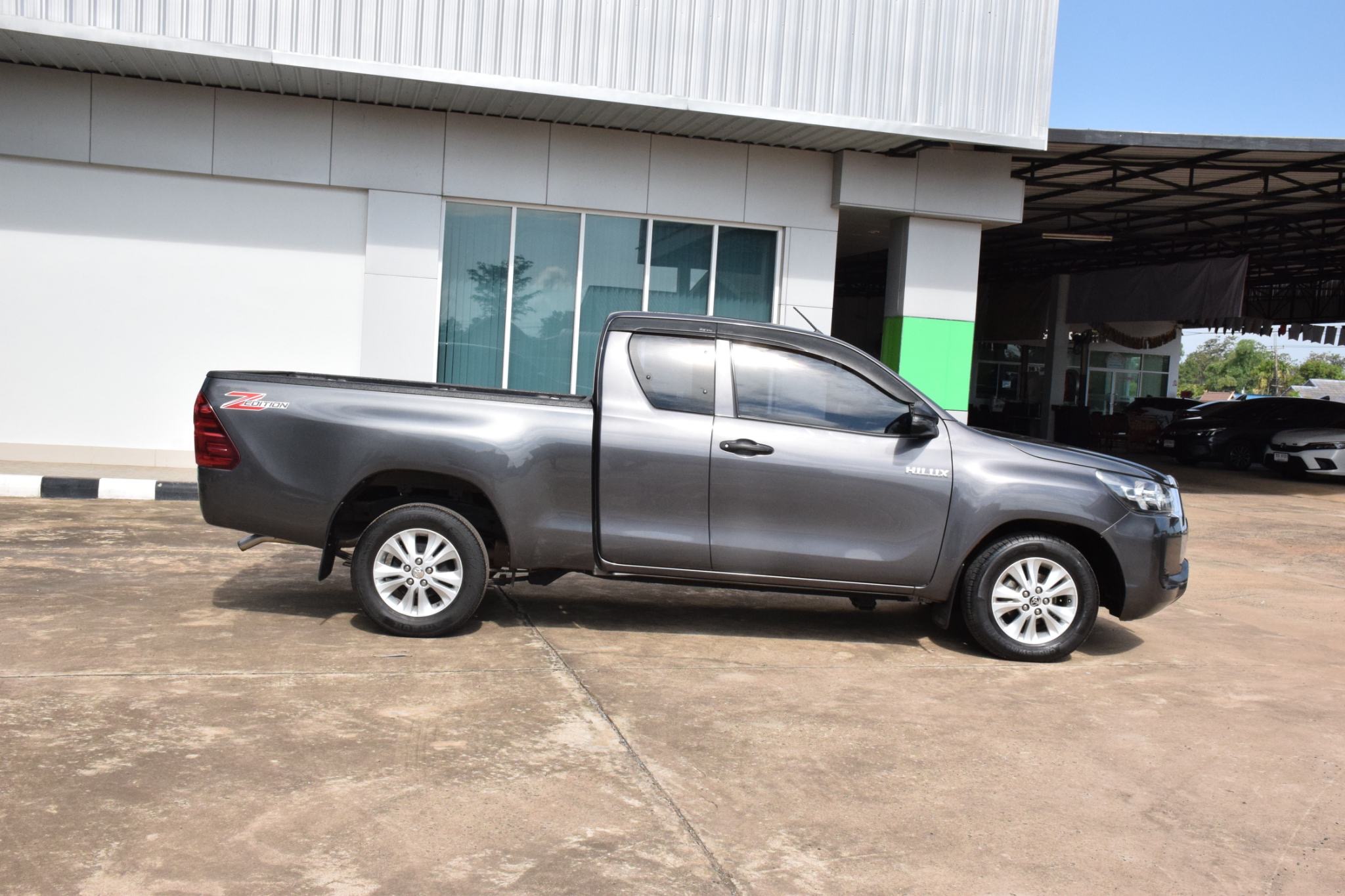 Car image 11
