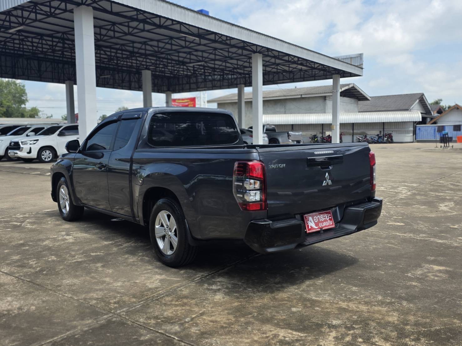 Car image 10