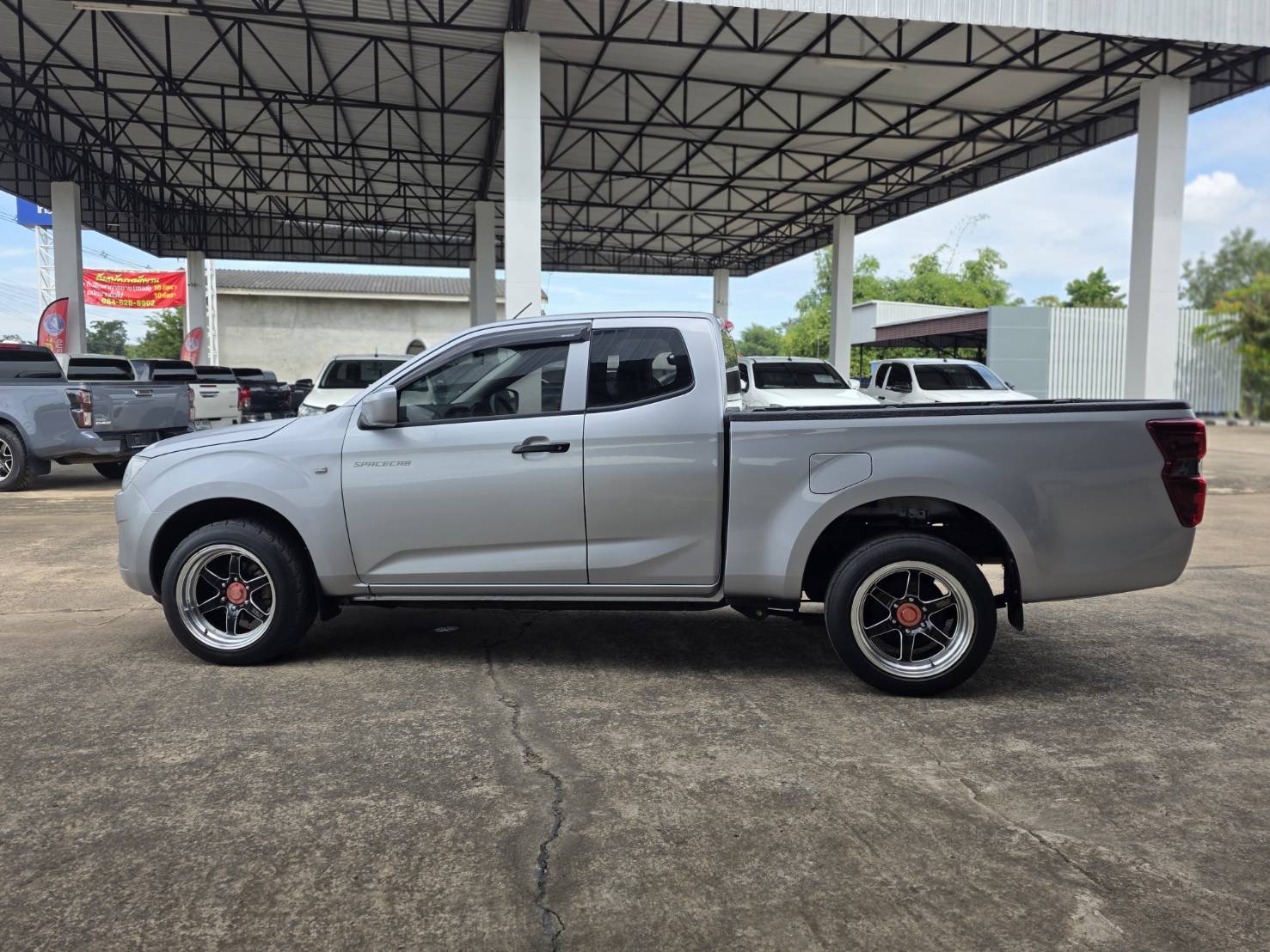 Car image 12