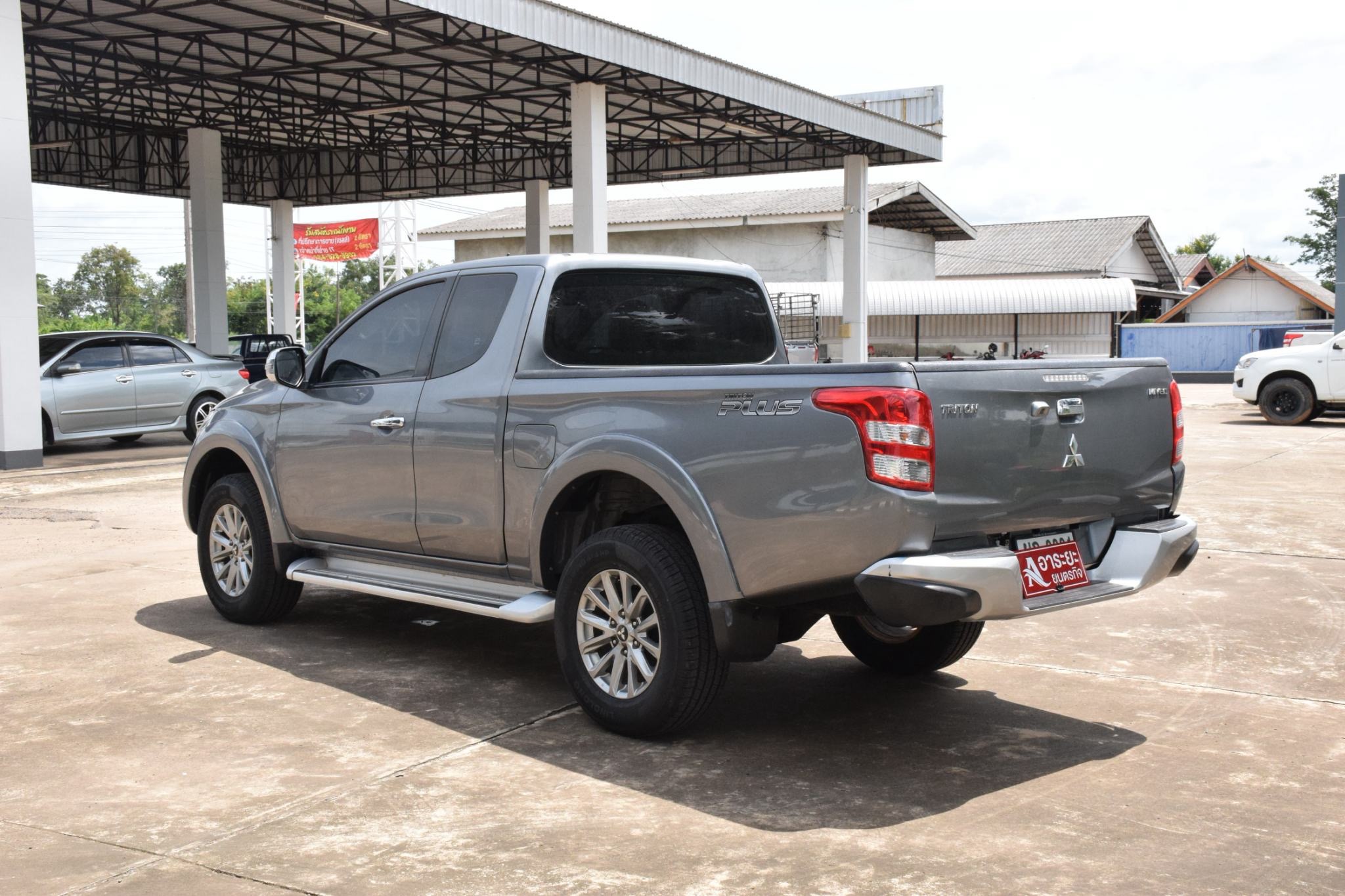 Car image 10