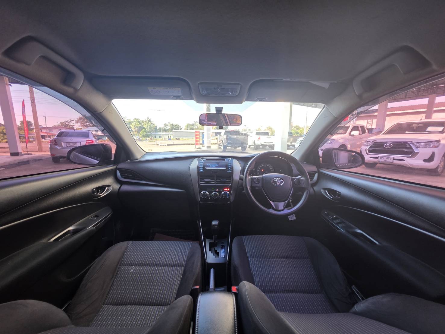 Car image 18