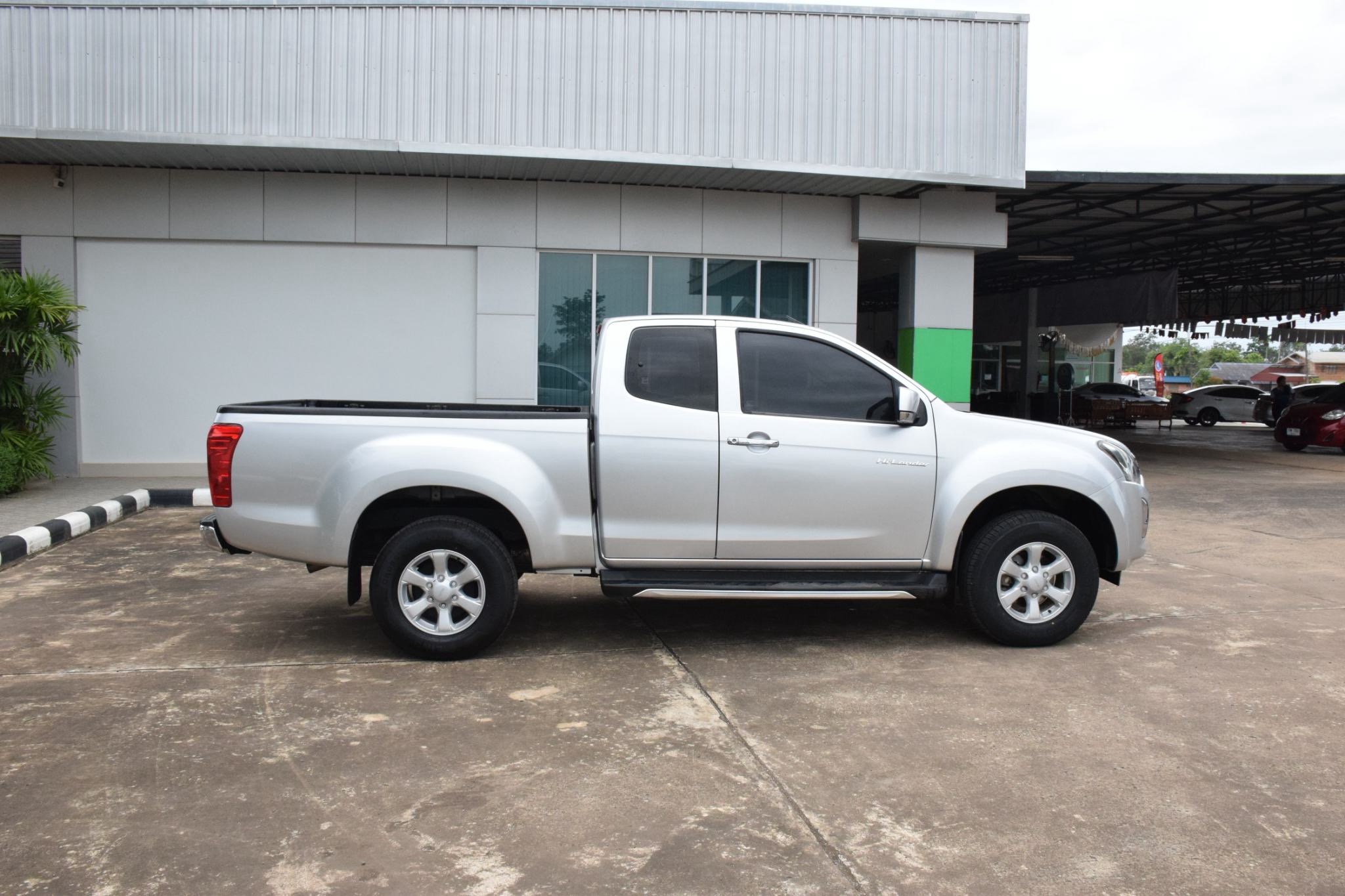 Car image 11