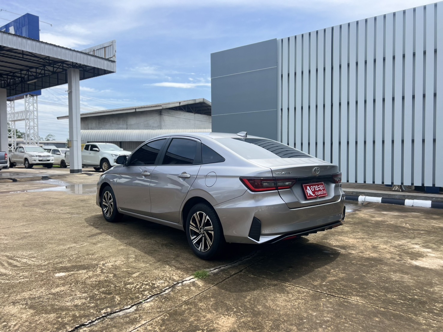 Car image 10