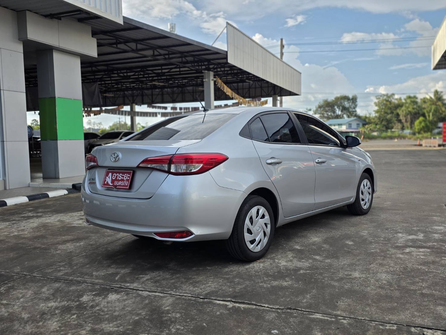 Car image 8