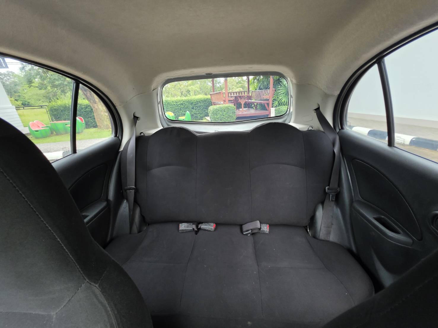 Car image 19