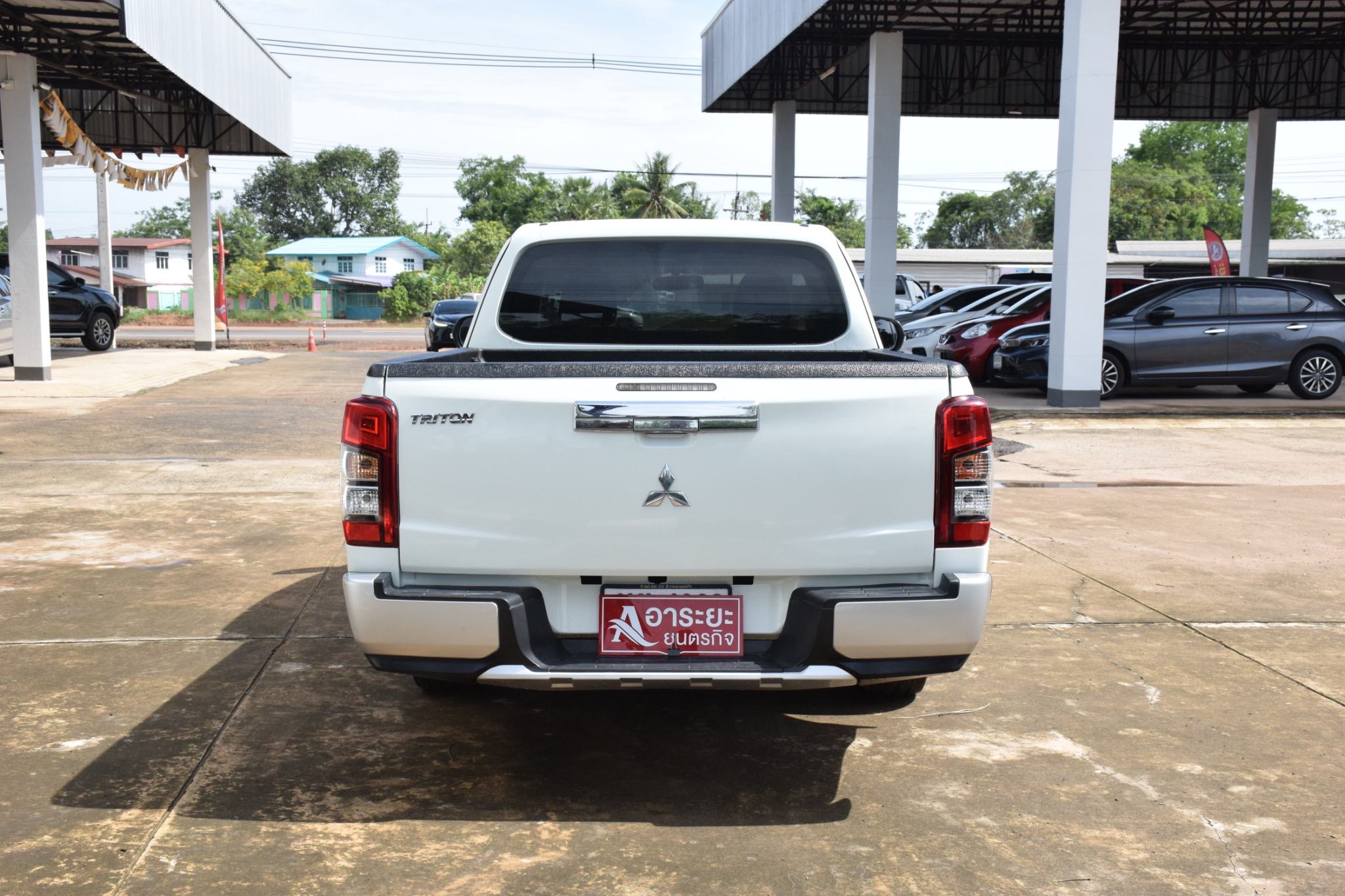 Car image 9