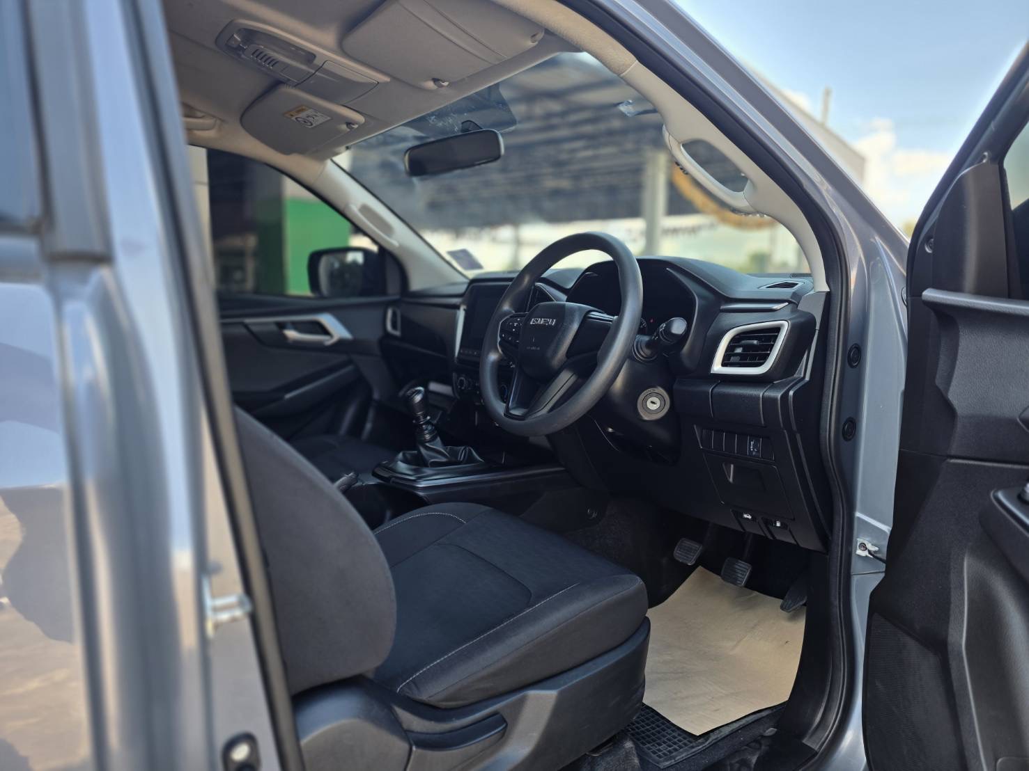 Car image 13