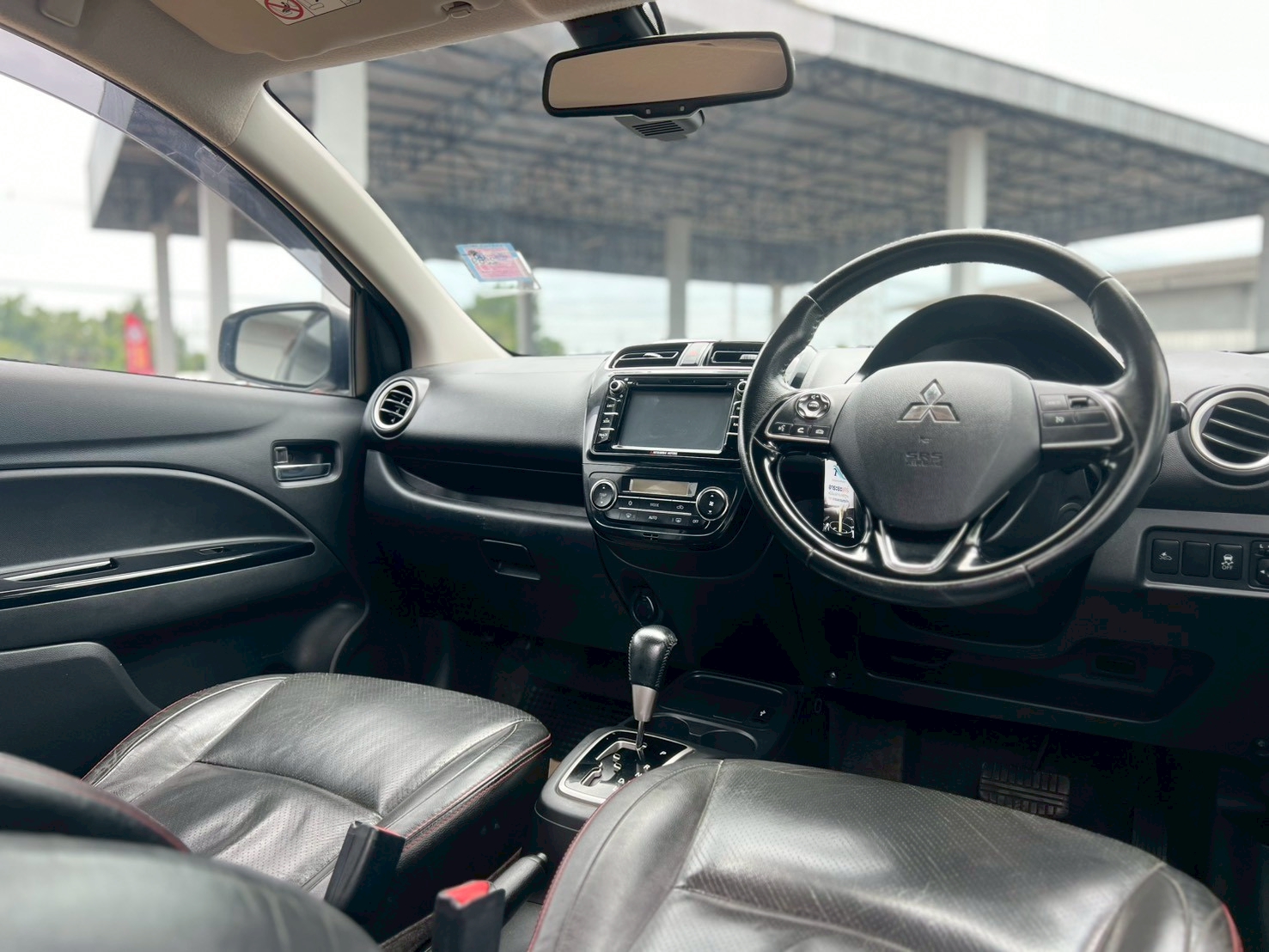 Car image 17