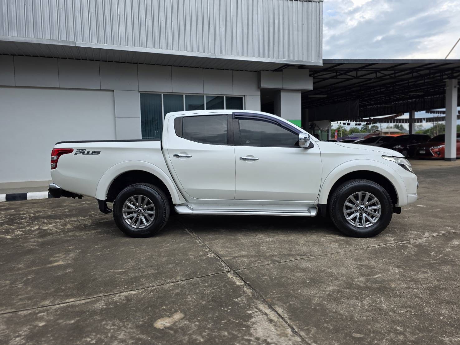 Car image 11