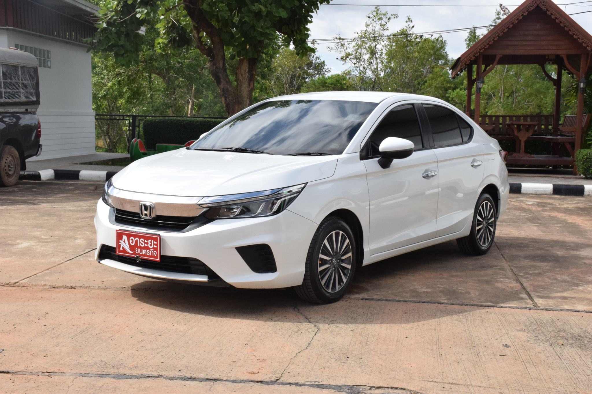 Car image 5