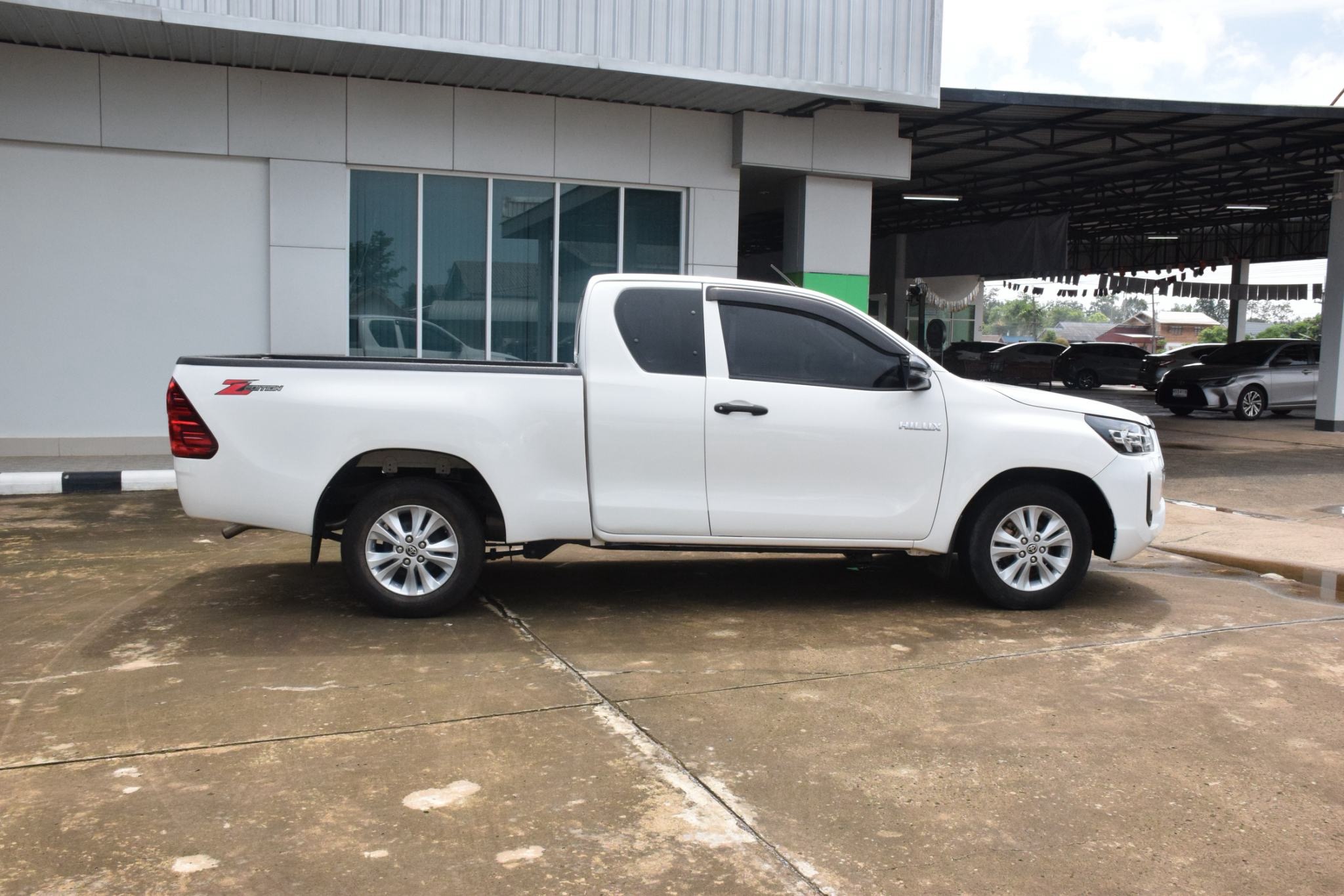 Car image 11