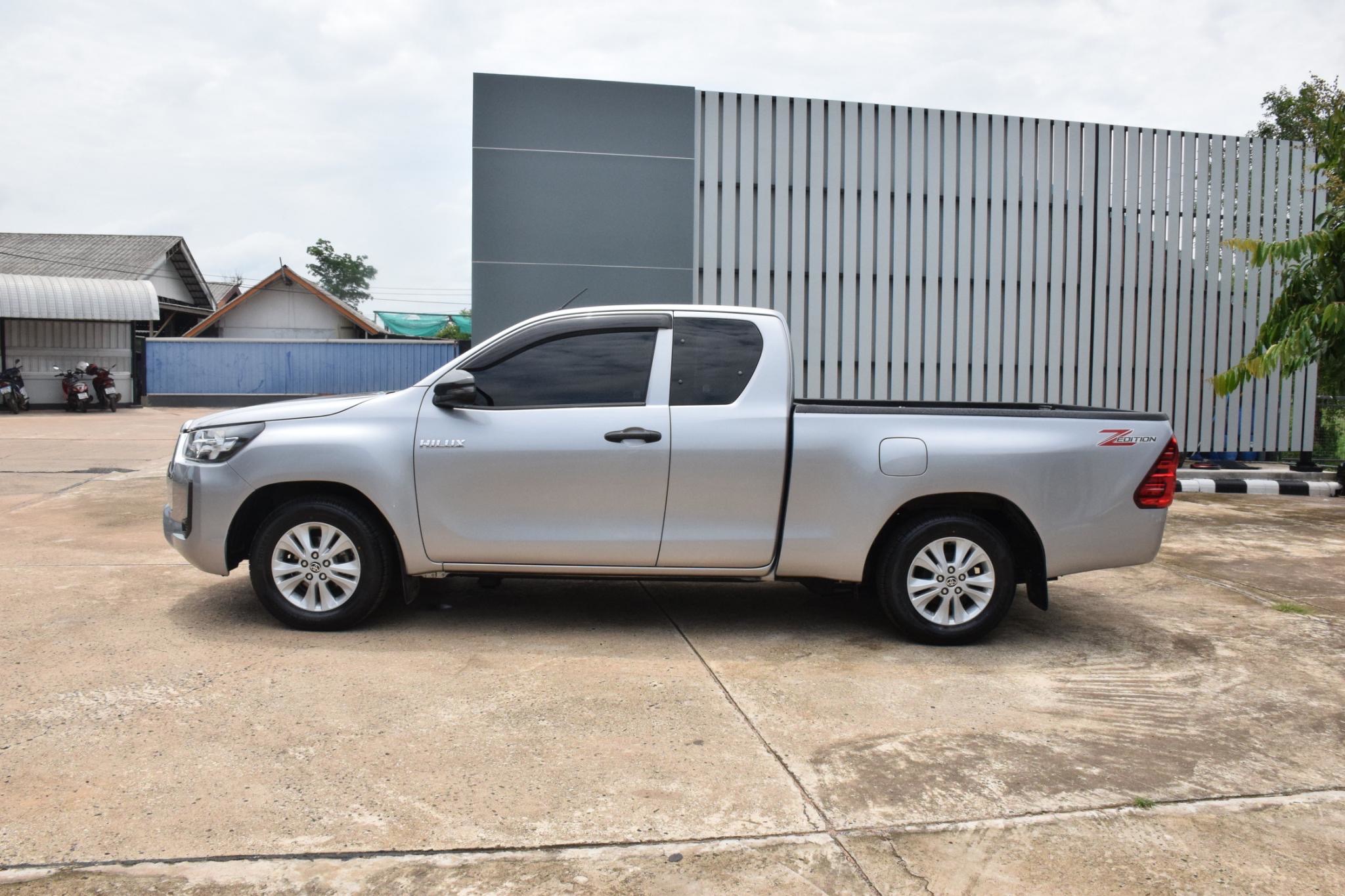 Car image 11