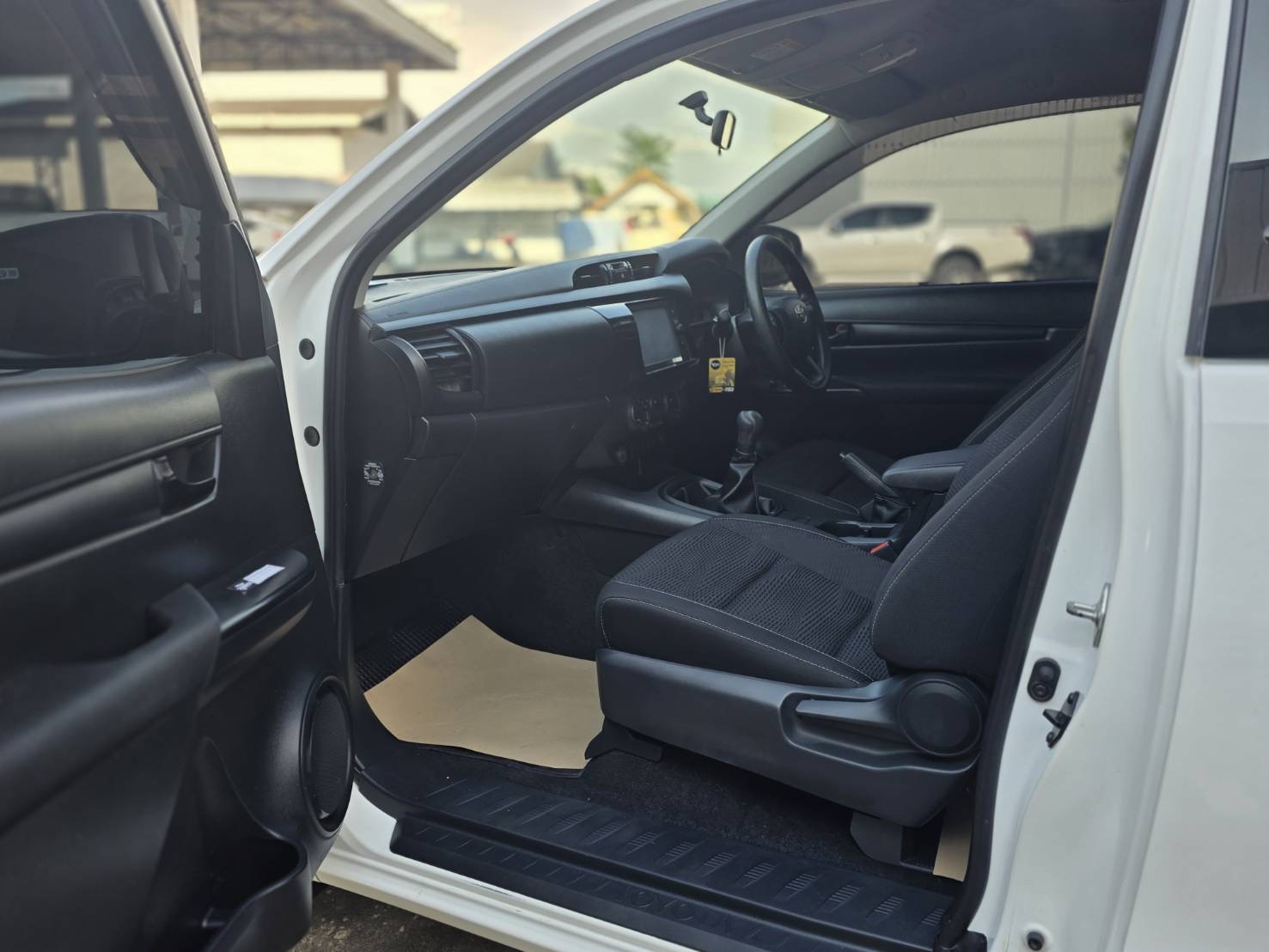 Car image 15