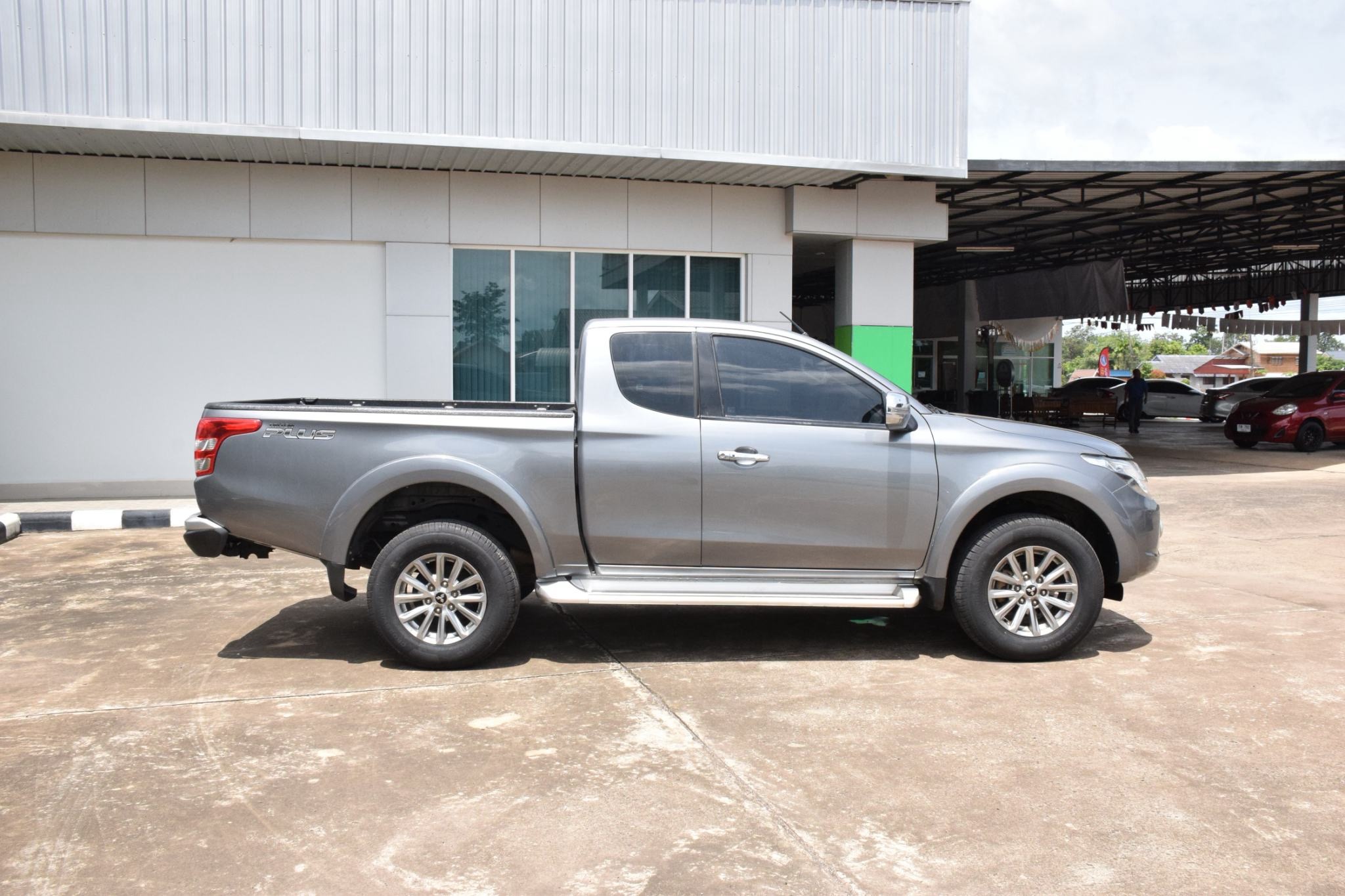 Car image 11