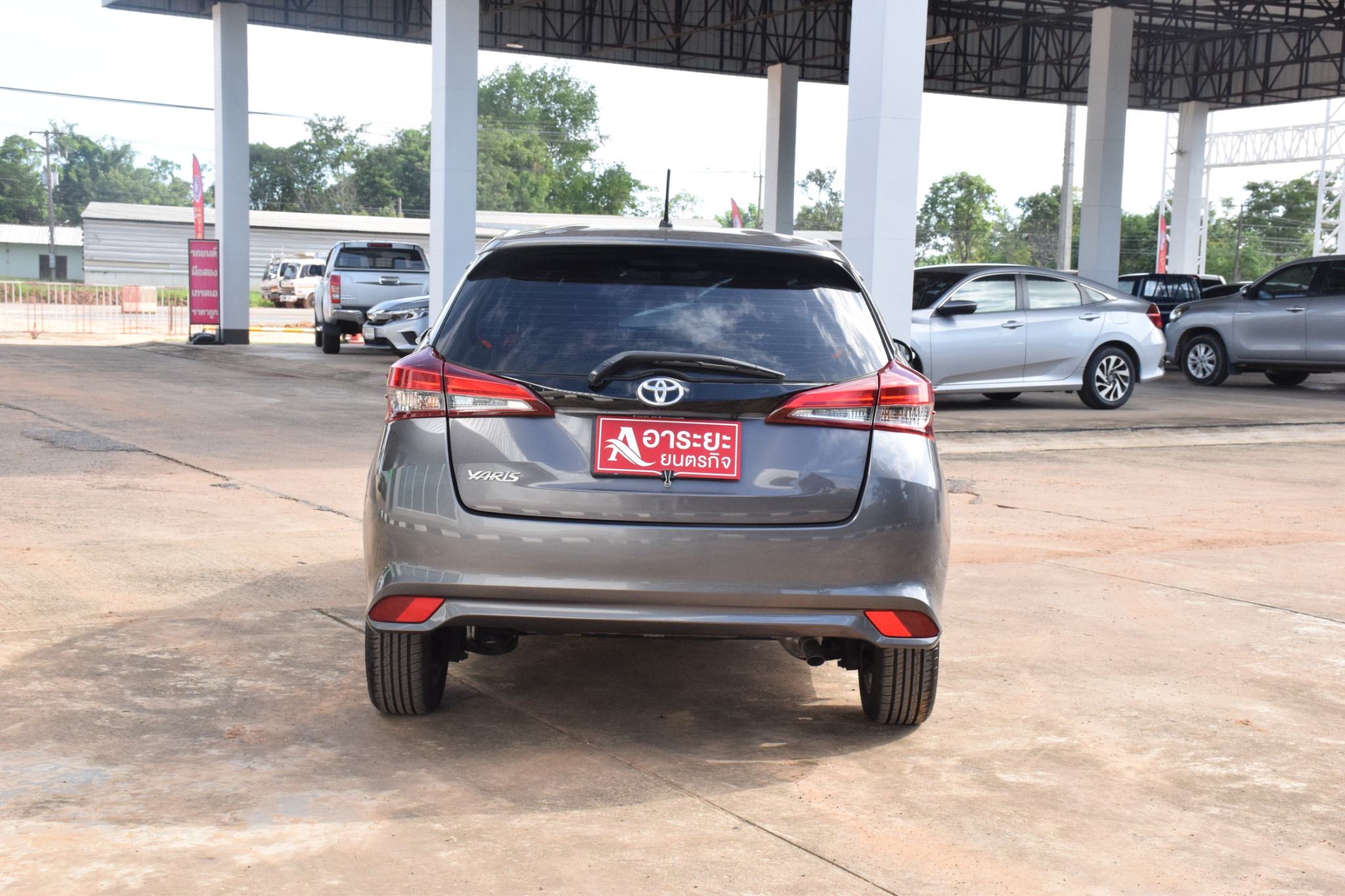 Car image 9