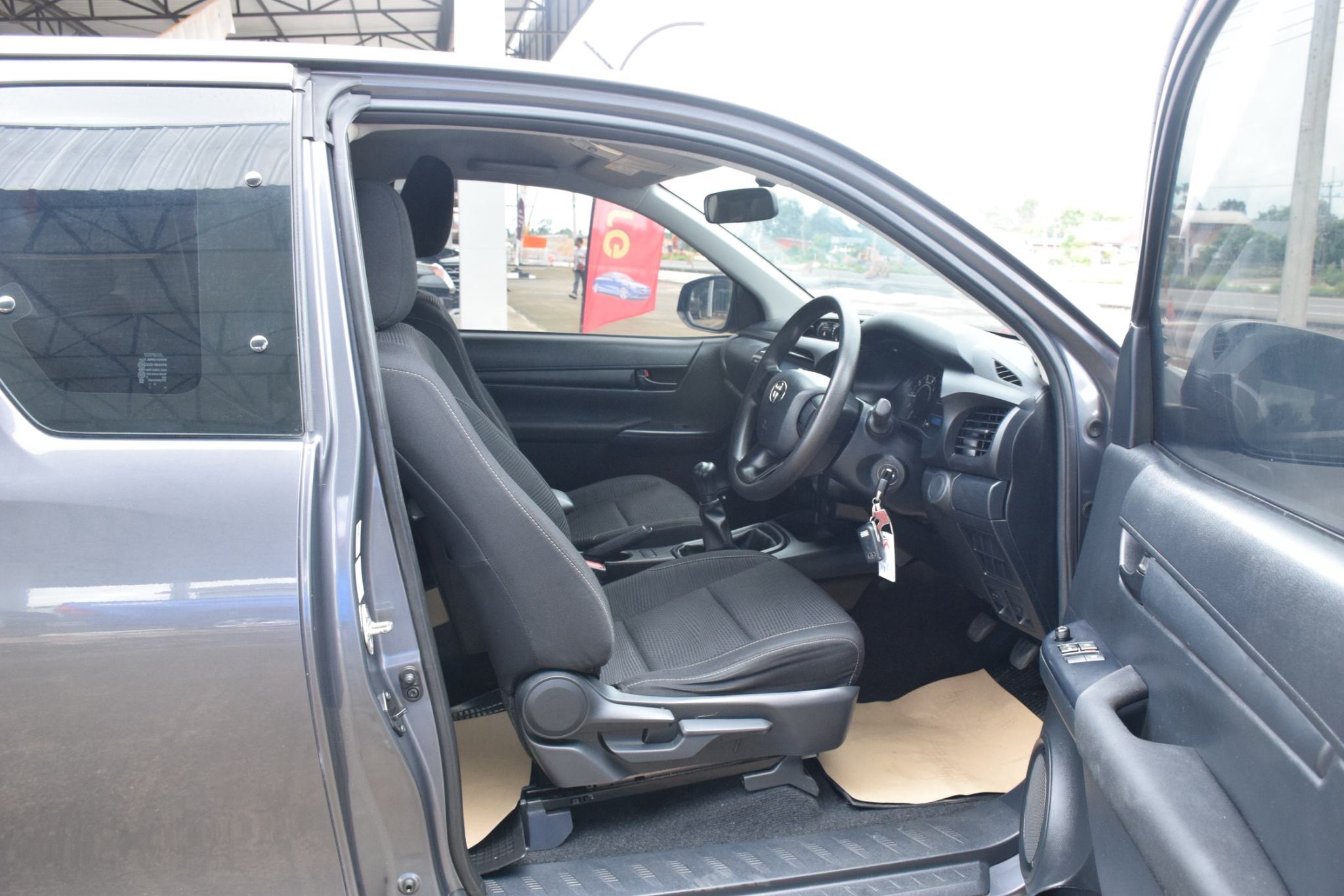 Car image 13