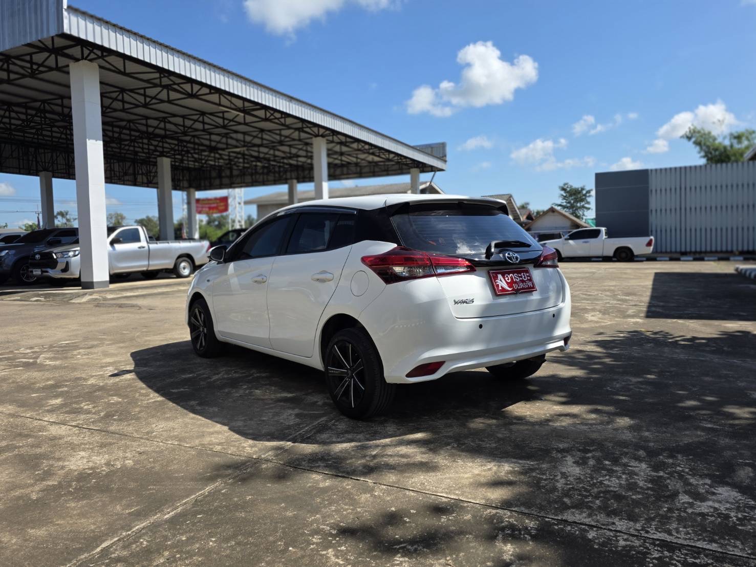 Car image 9