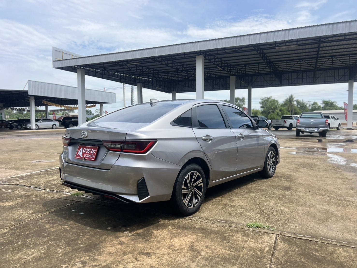 Car image 8