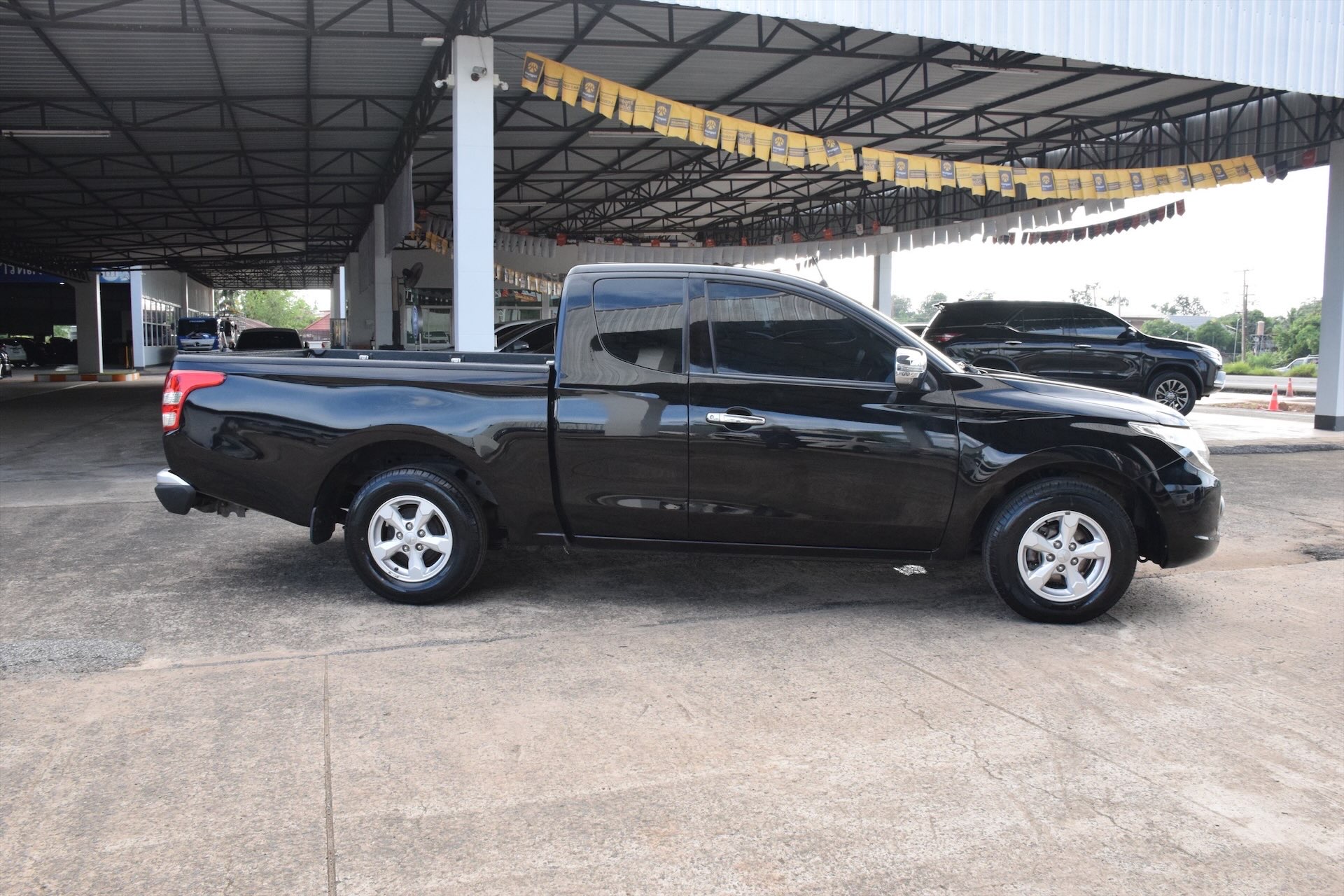 Car image 11