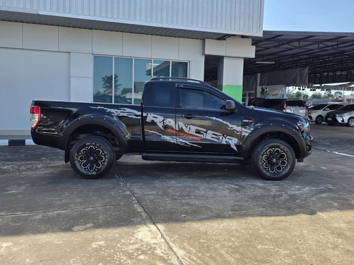 Car image 11