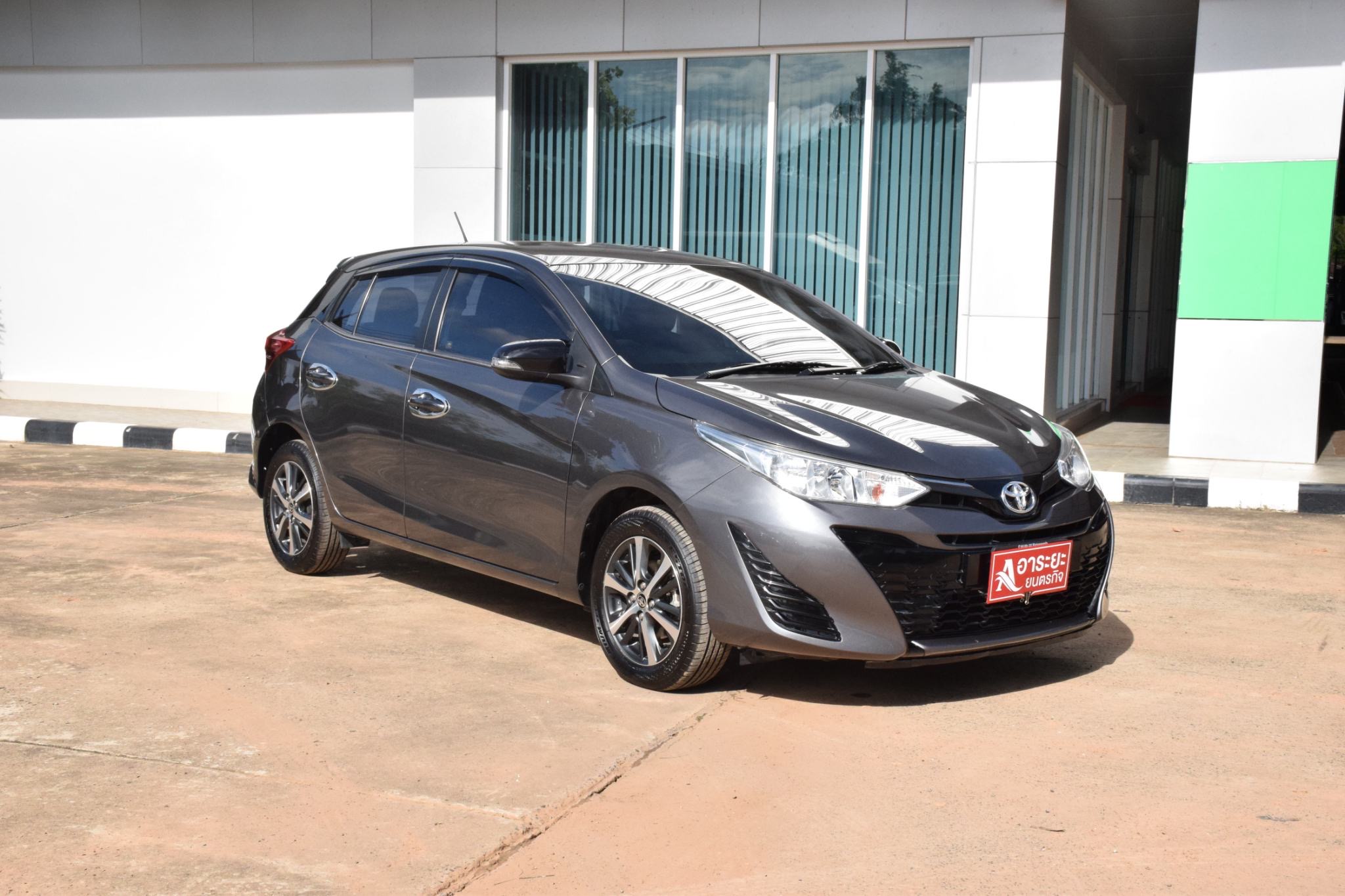 Car image 7