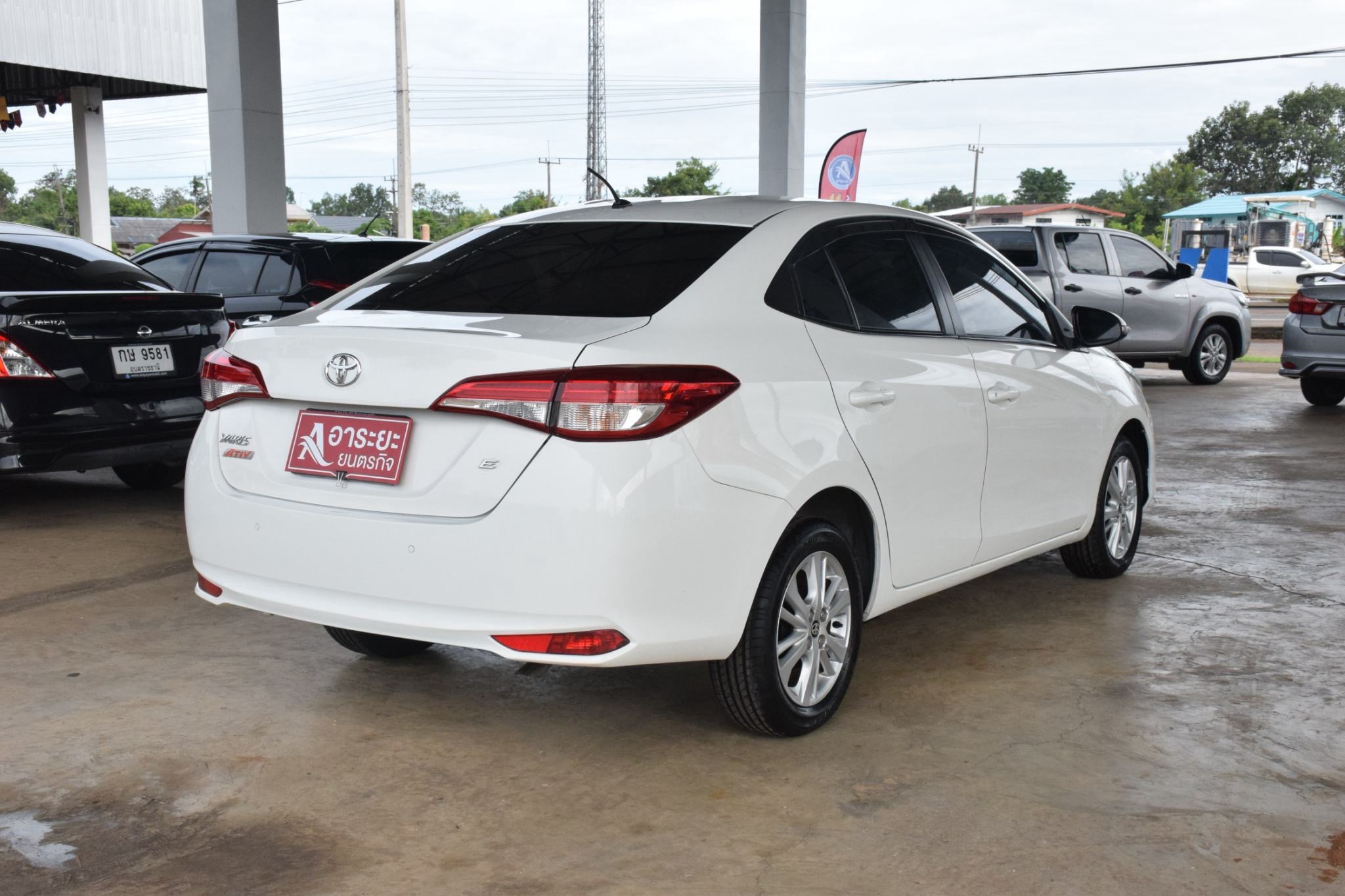 Car image 8