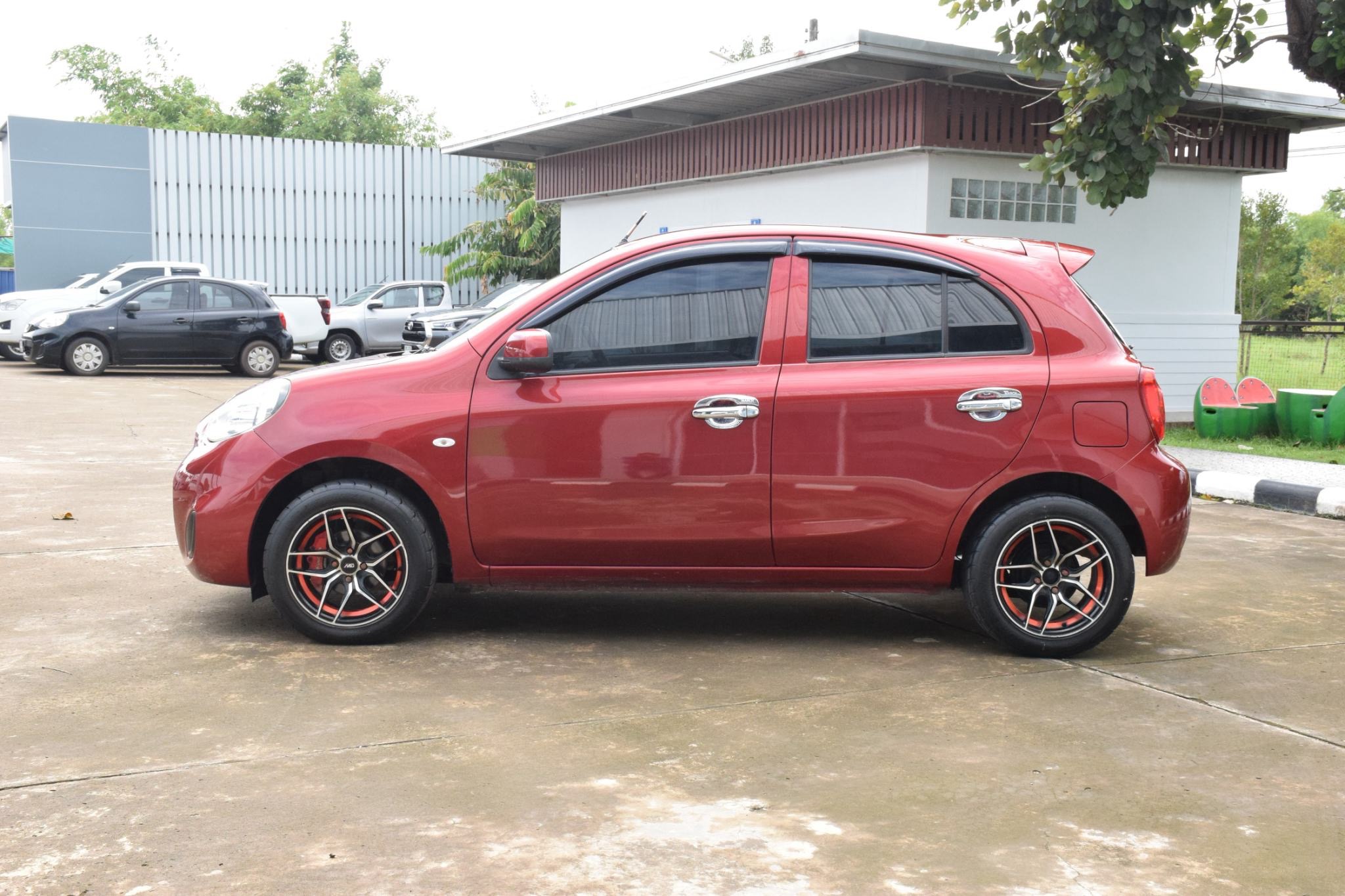 Car image 12