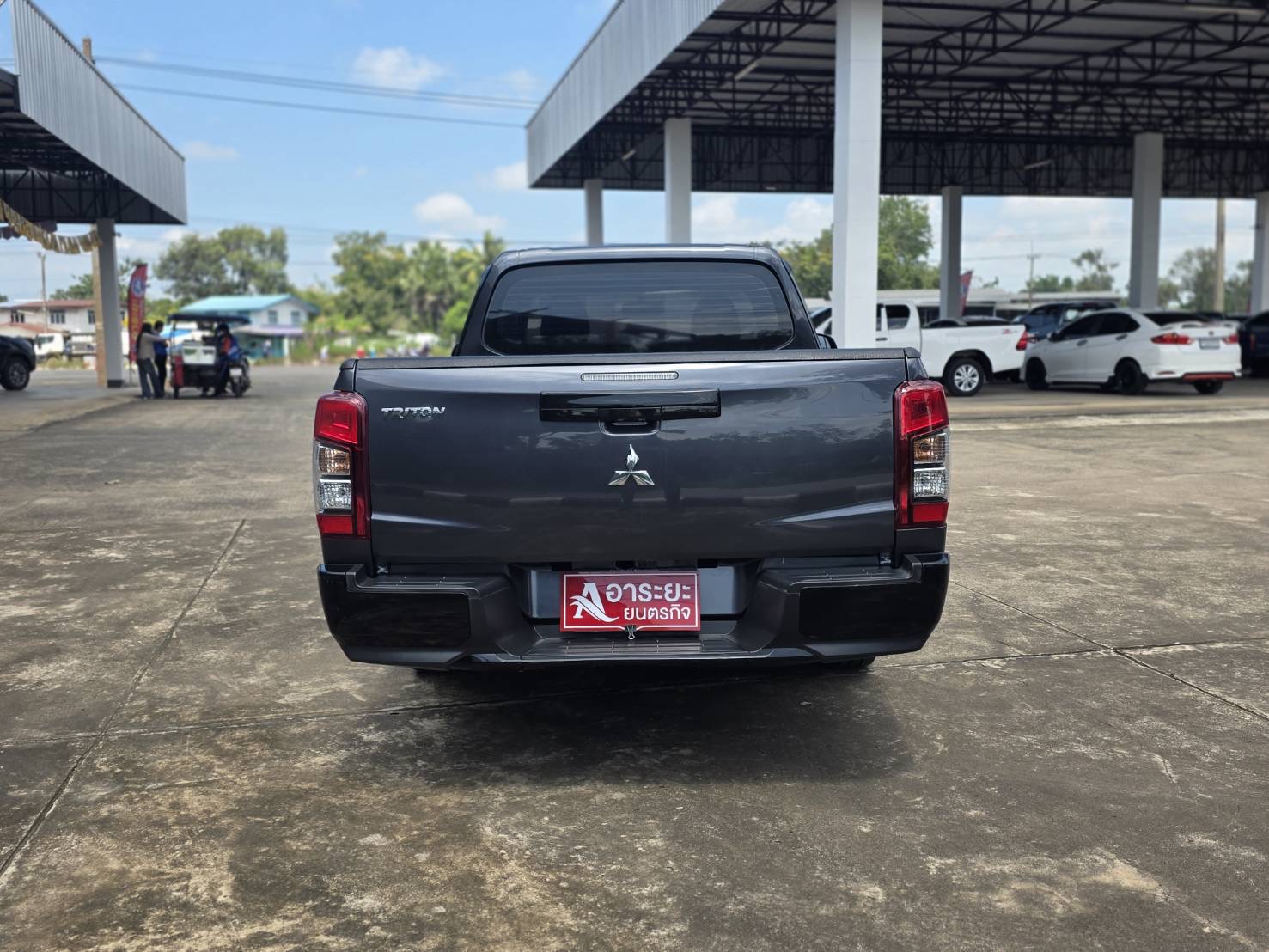 Car image 9