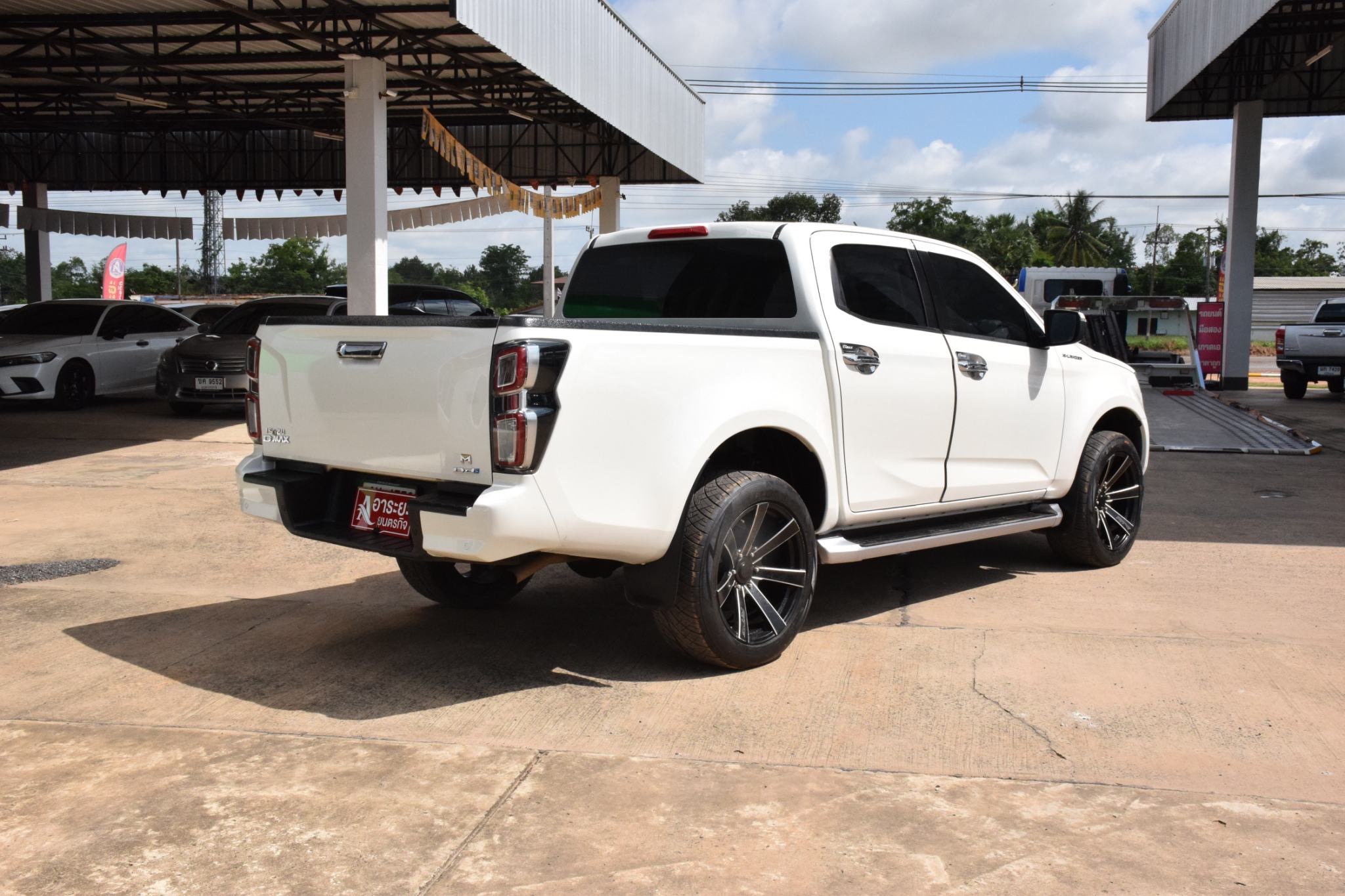 Car image 8