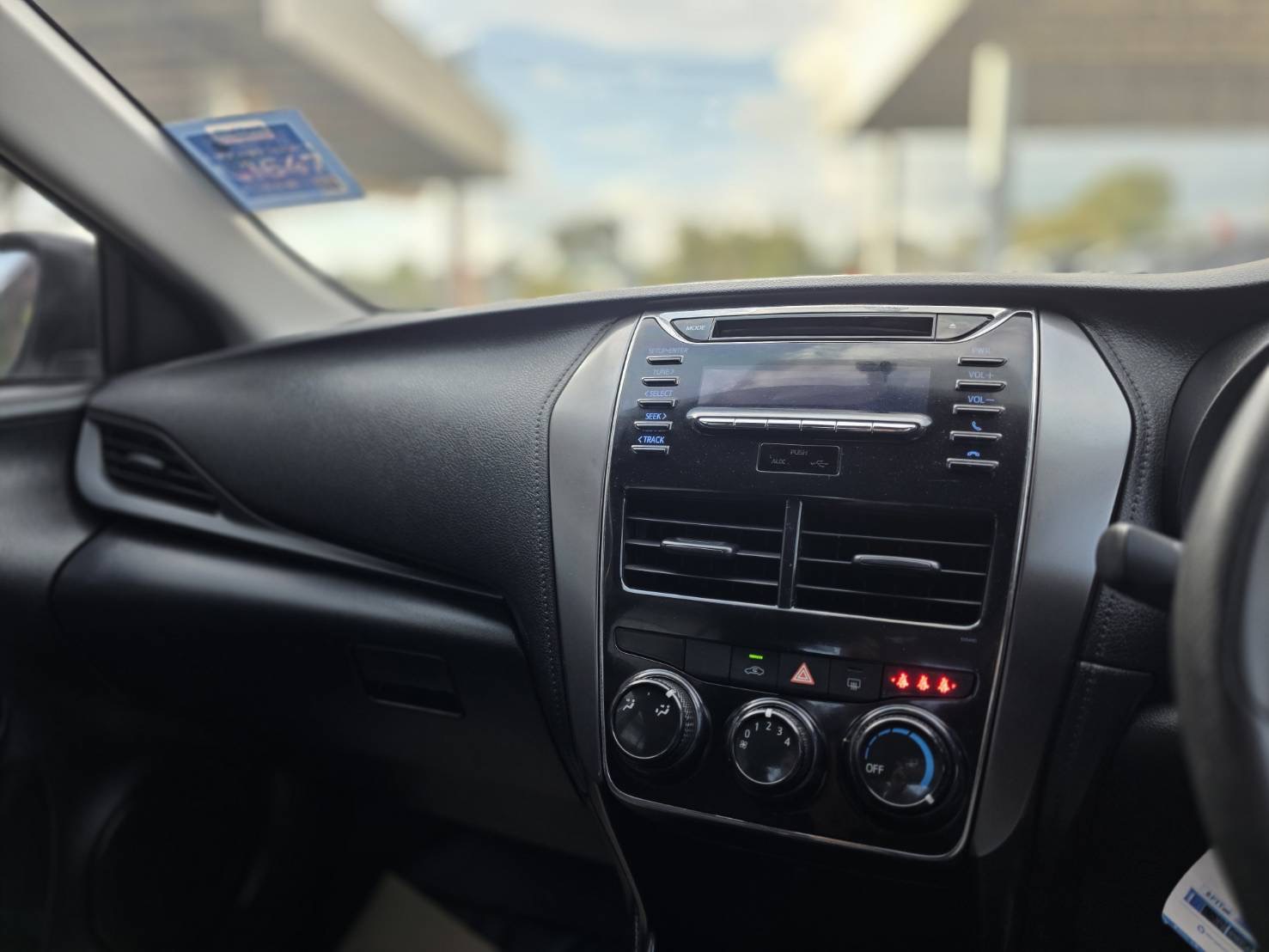 Car image 19