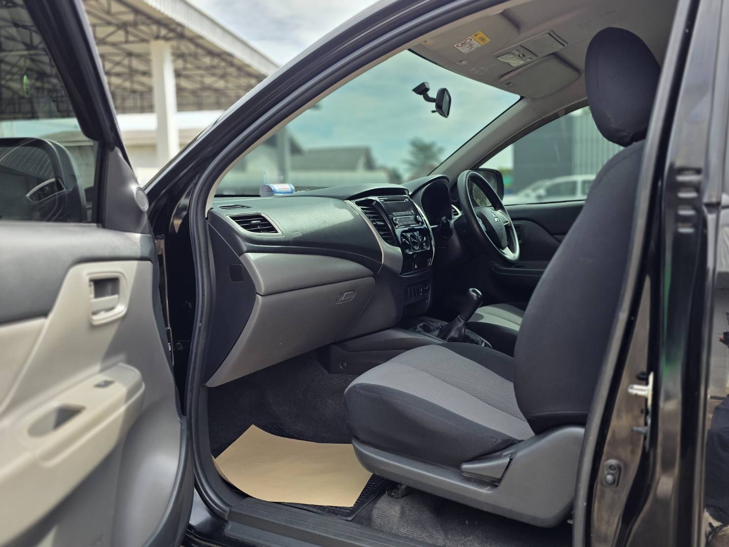 Car image 15