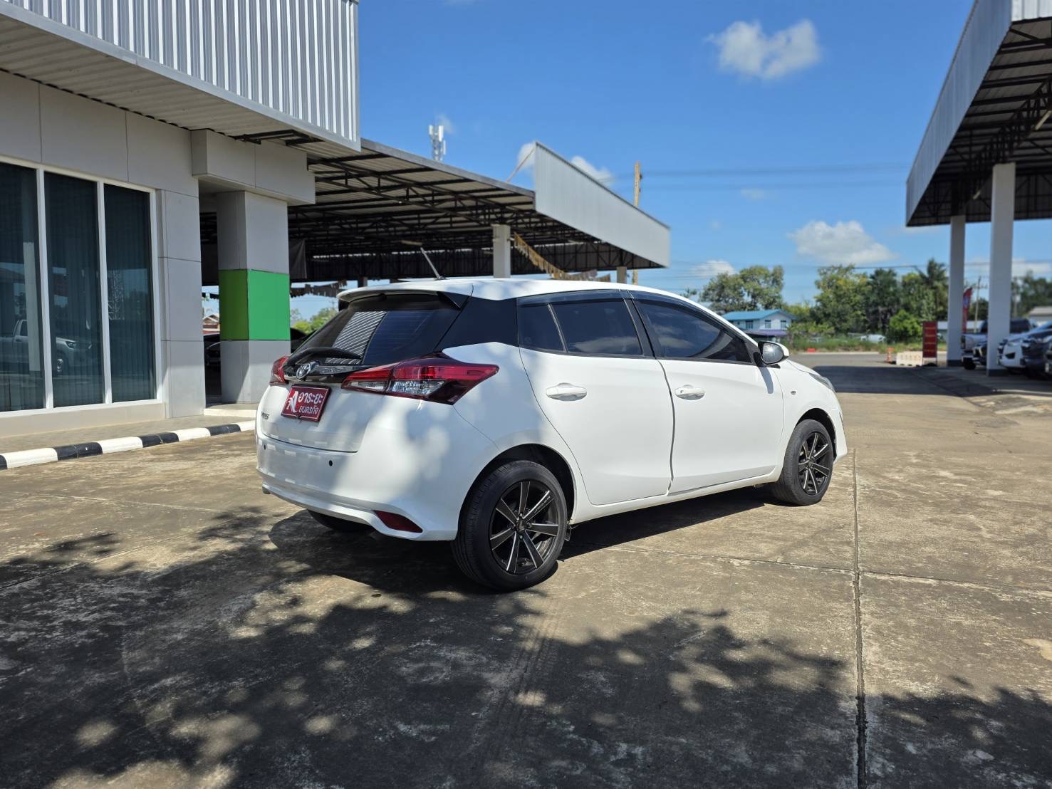 Car image 8
