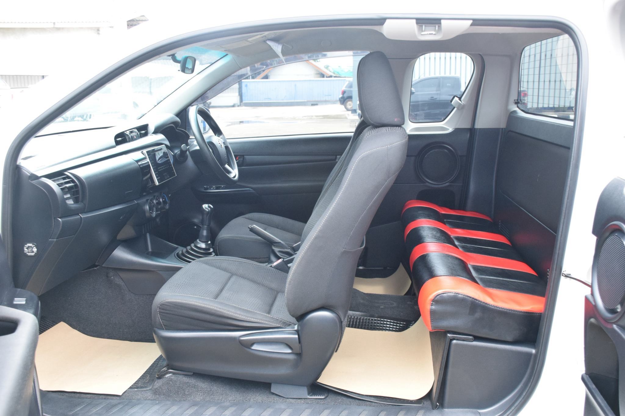 Car image 16