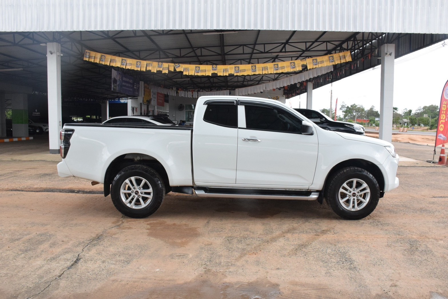 Car image 11