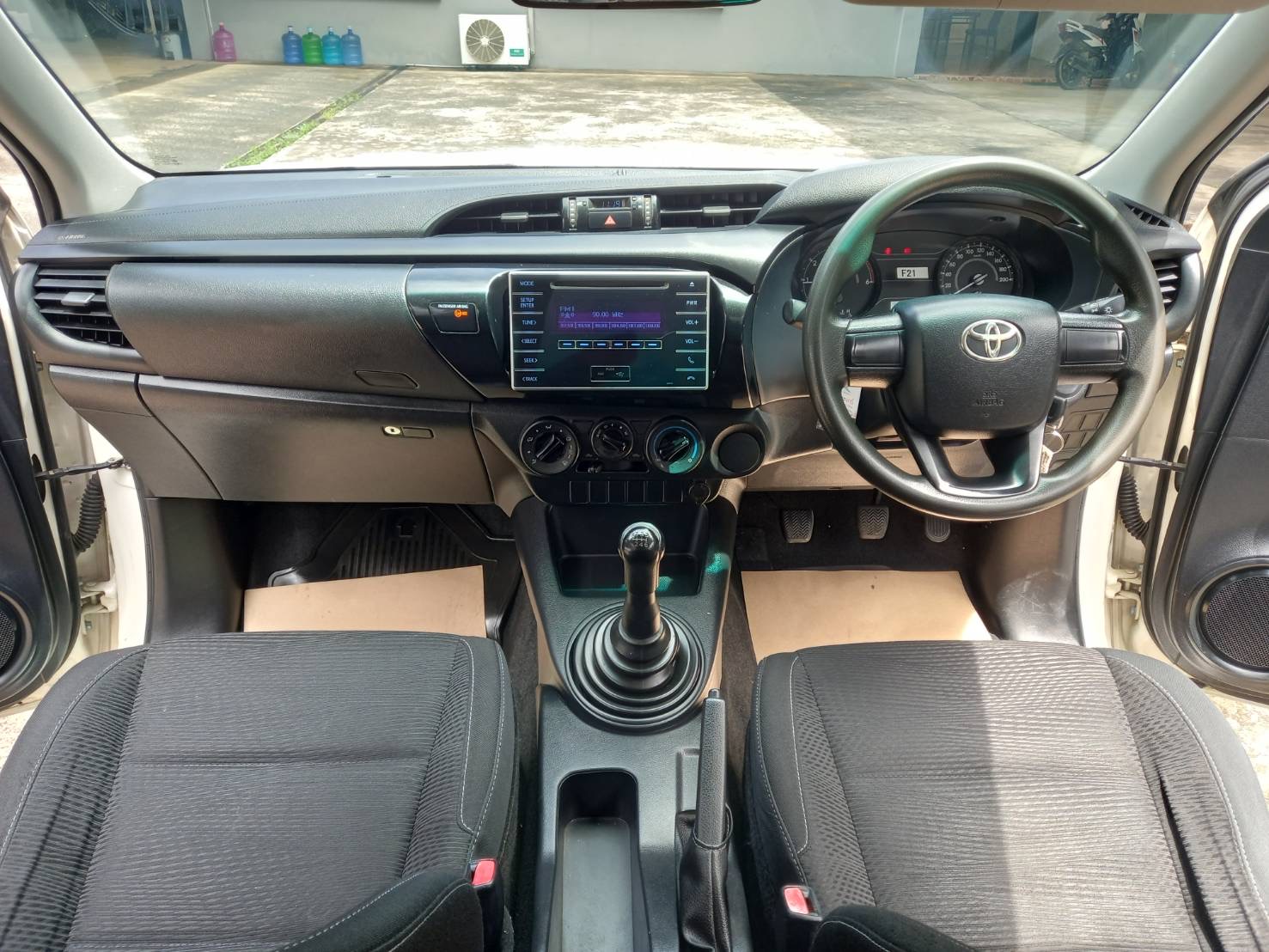 Car image 16