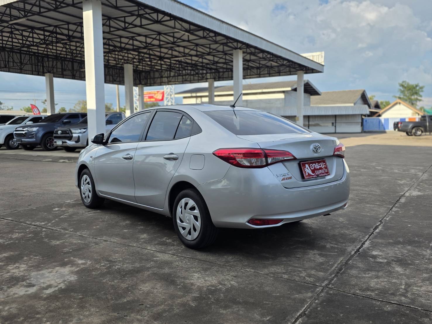 Car image 9