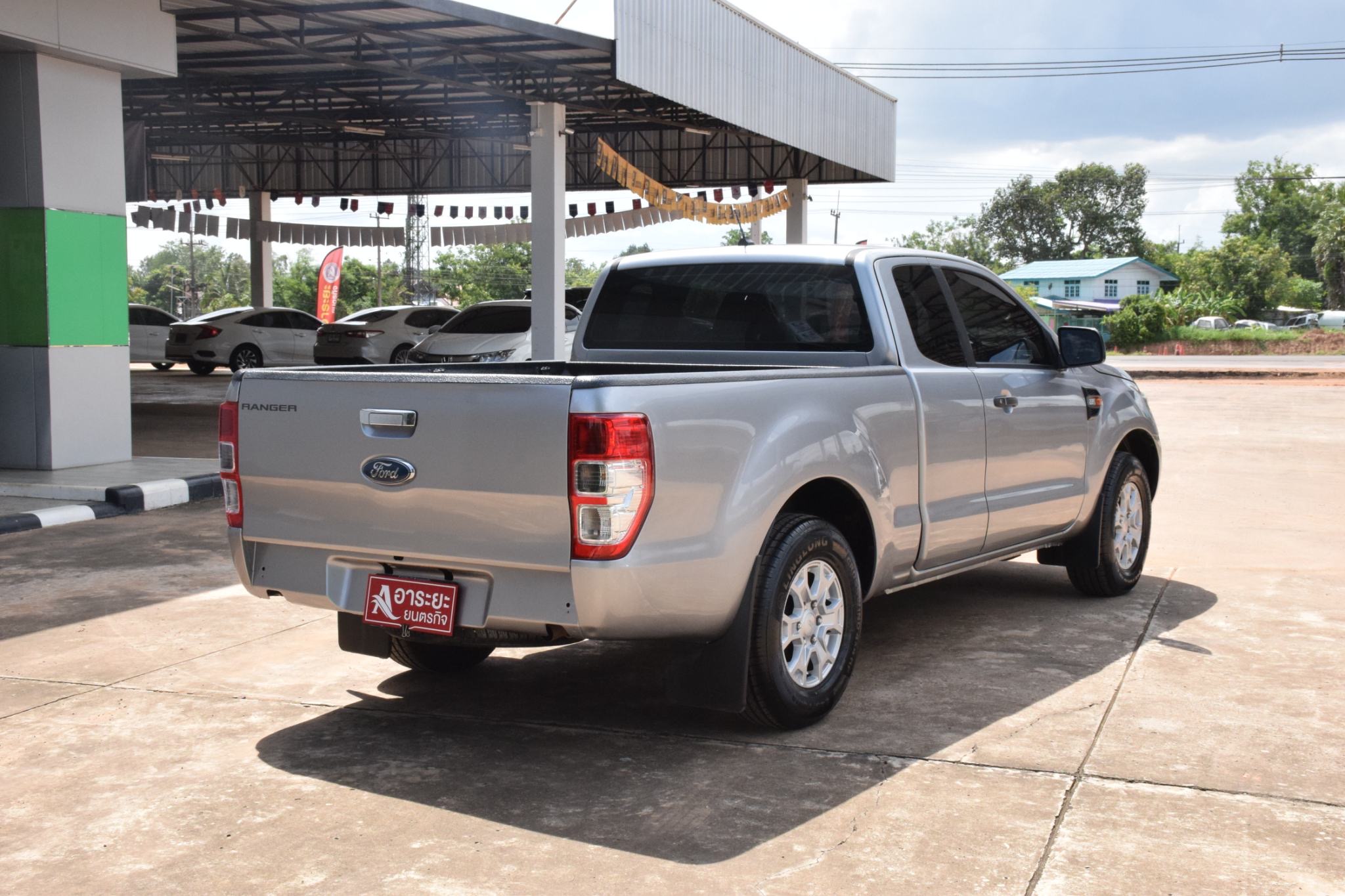 Car image 8