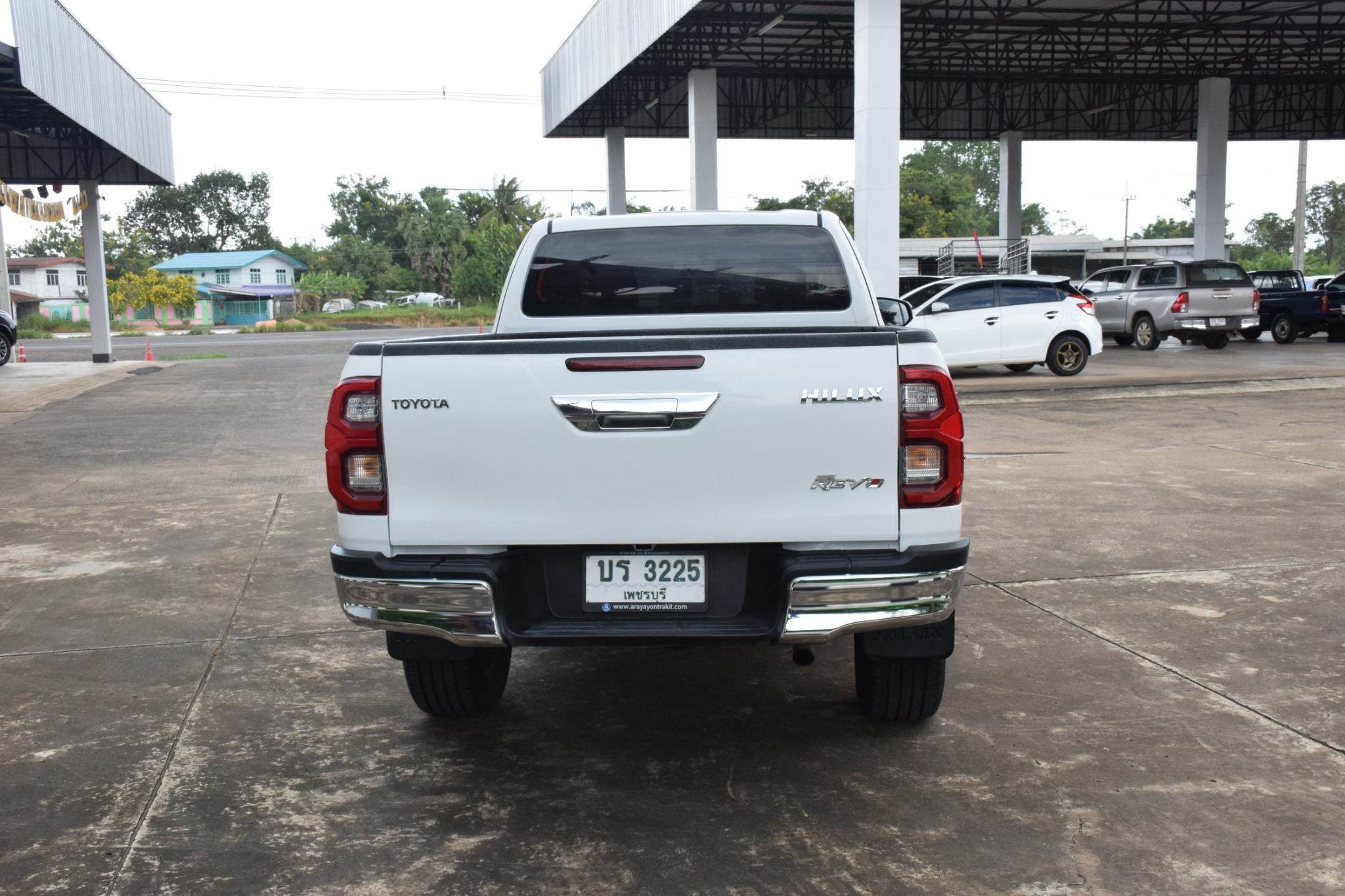 Car image 9