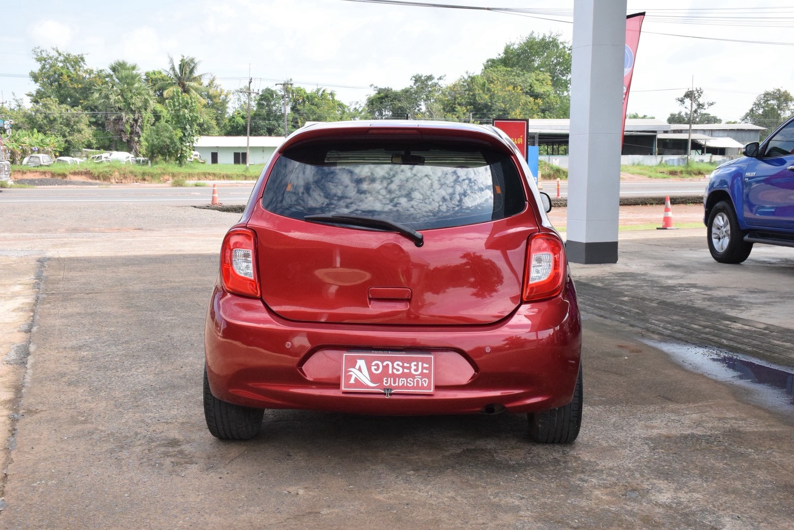 Car image 9