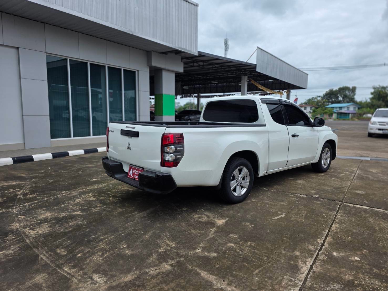 Car image 8